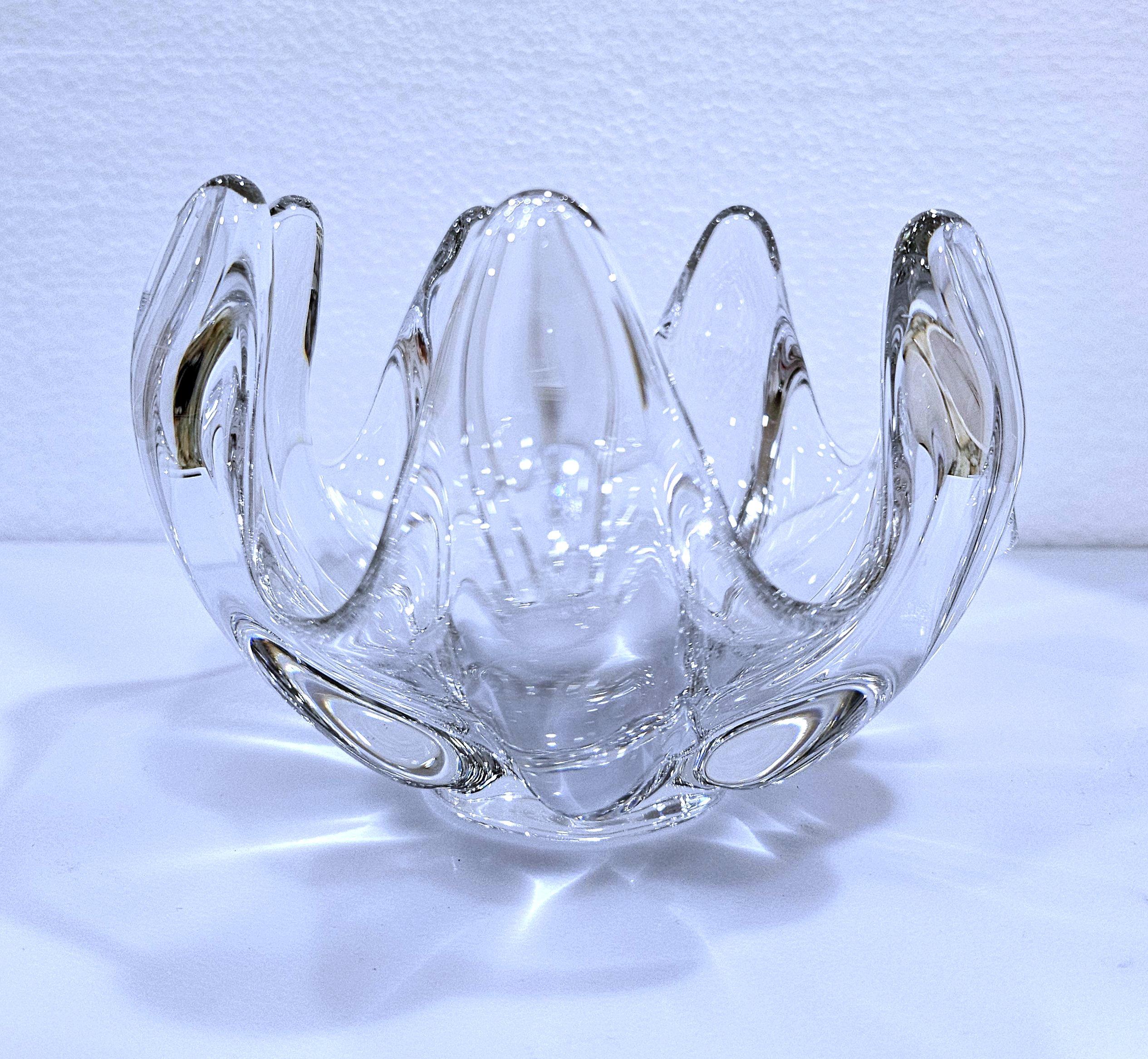 Crystal Art Glass Sculptural Vessel / Dish / Bowl - vintage
Nice Vintage Condition
5.5 x 3.5 inches apx

Measurements are approximate. Please be aware that the color on your monitor and/or in your environment may look slightly different than in