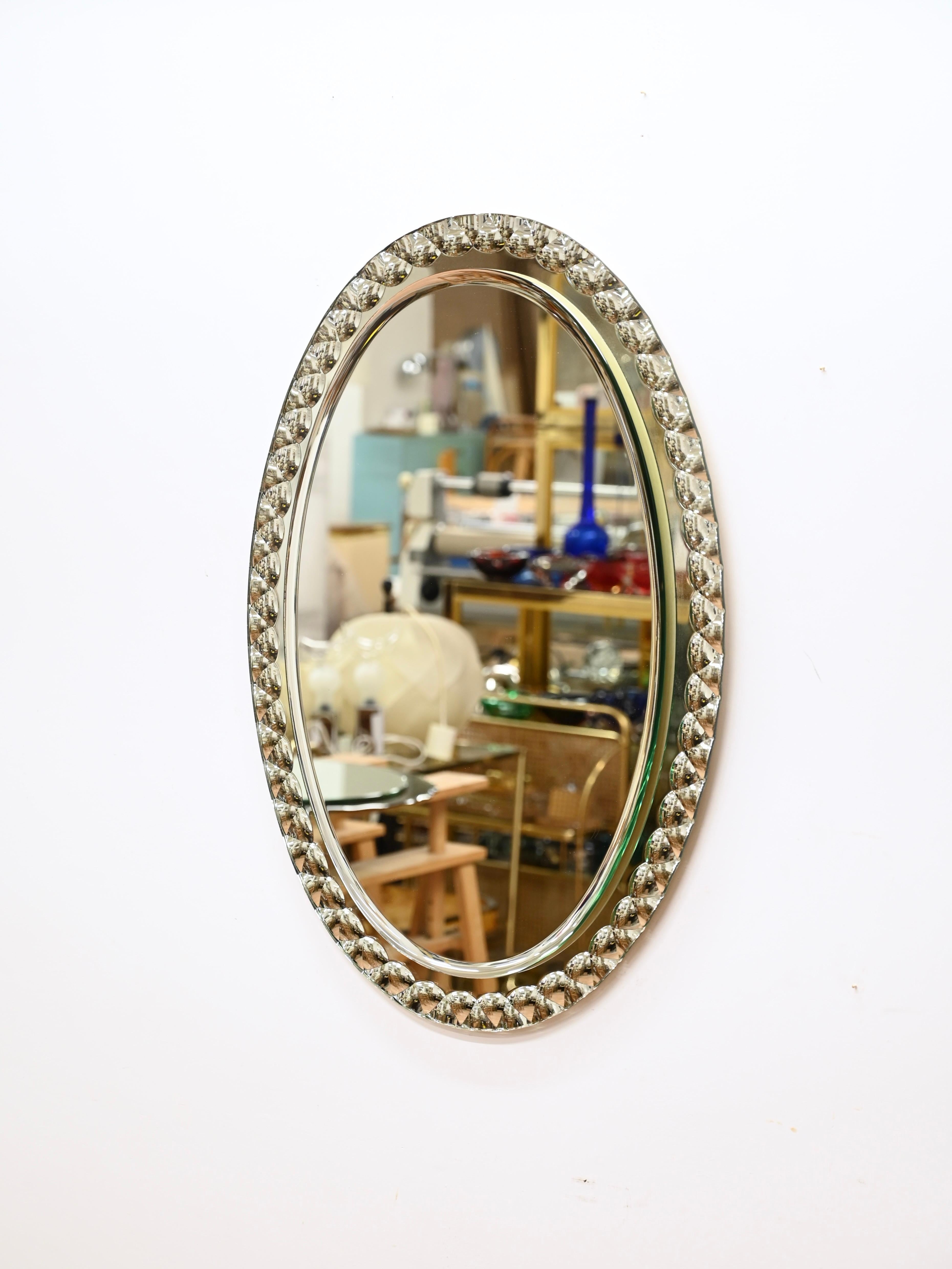 Espejo ovalado doble biselado italiano Crystal Art, Italia Años 50 en Bueno estado para la venta en Roma, IT