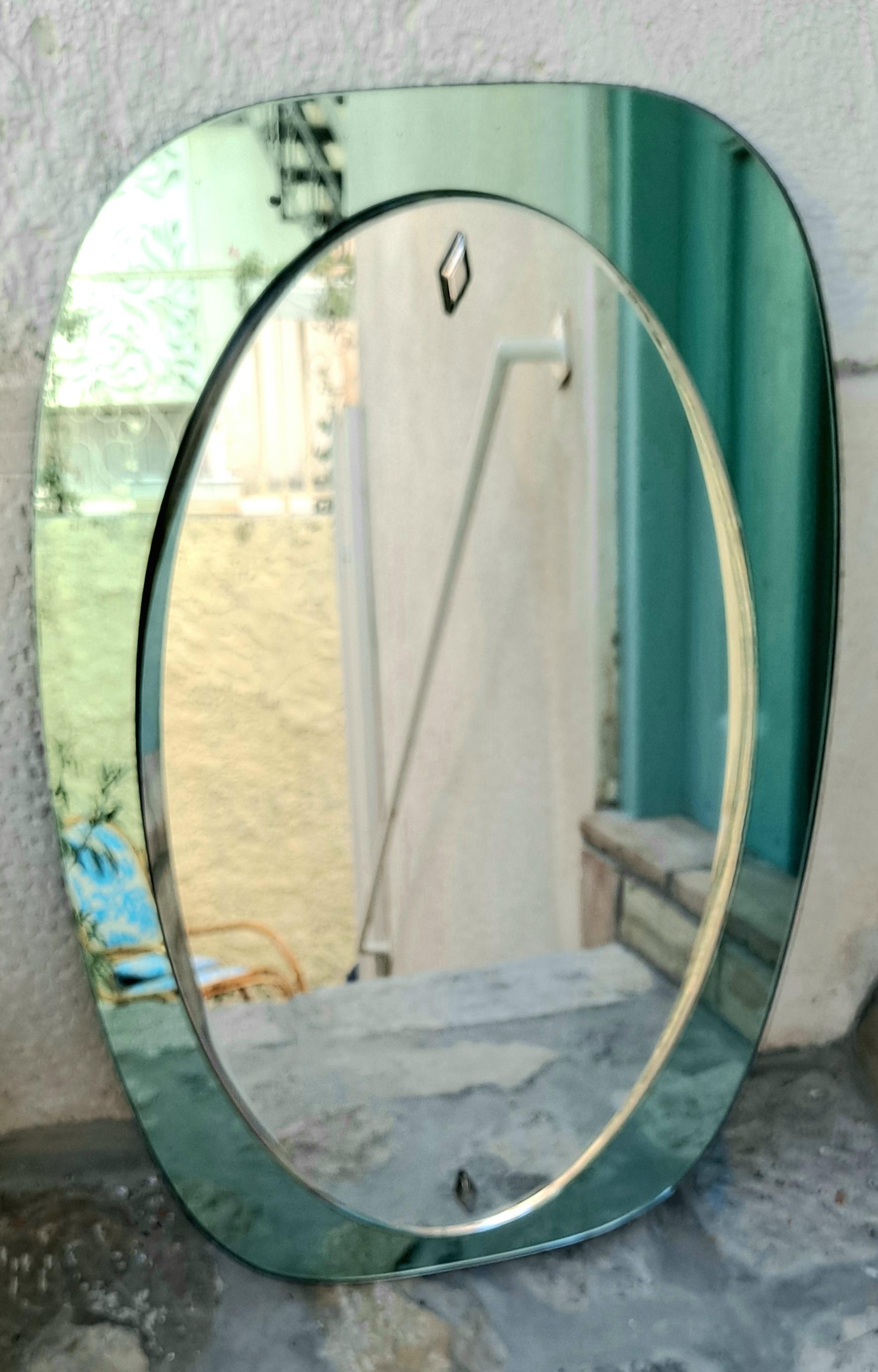 Crystal Art Italian Vintage Mirror In Good Condition For Sale In Los Angeles, CA
