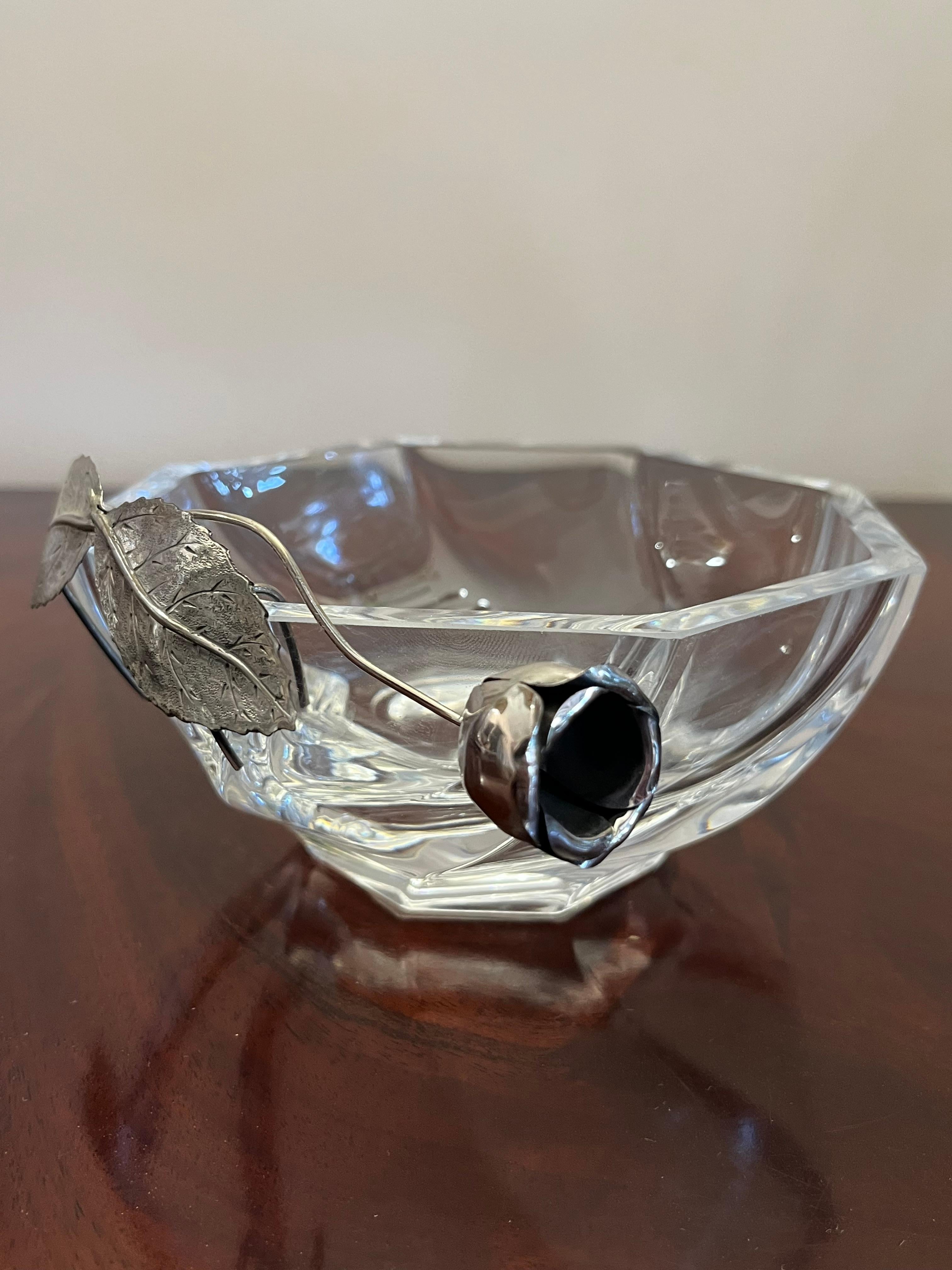 Italian Crystal Ashtray/Valet Tray with handcrafted 800 Silver Flower, Italy, 1990s For Sale