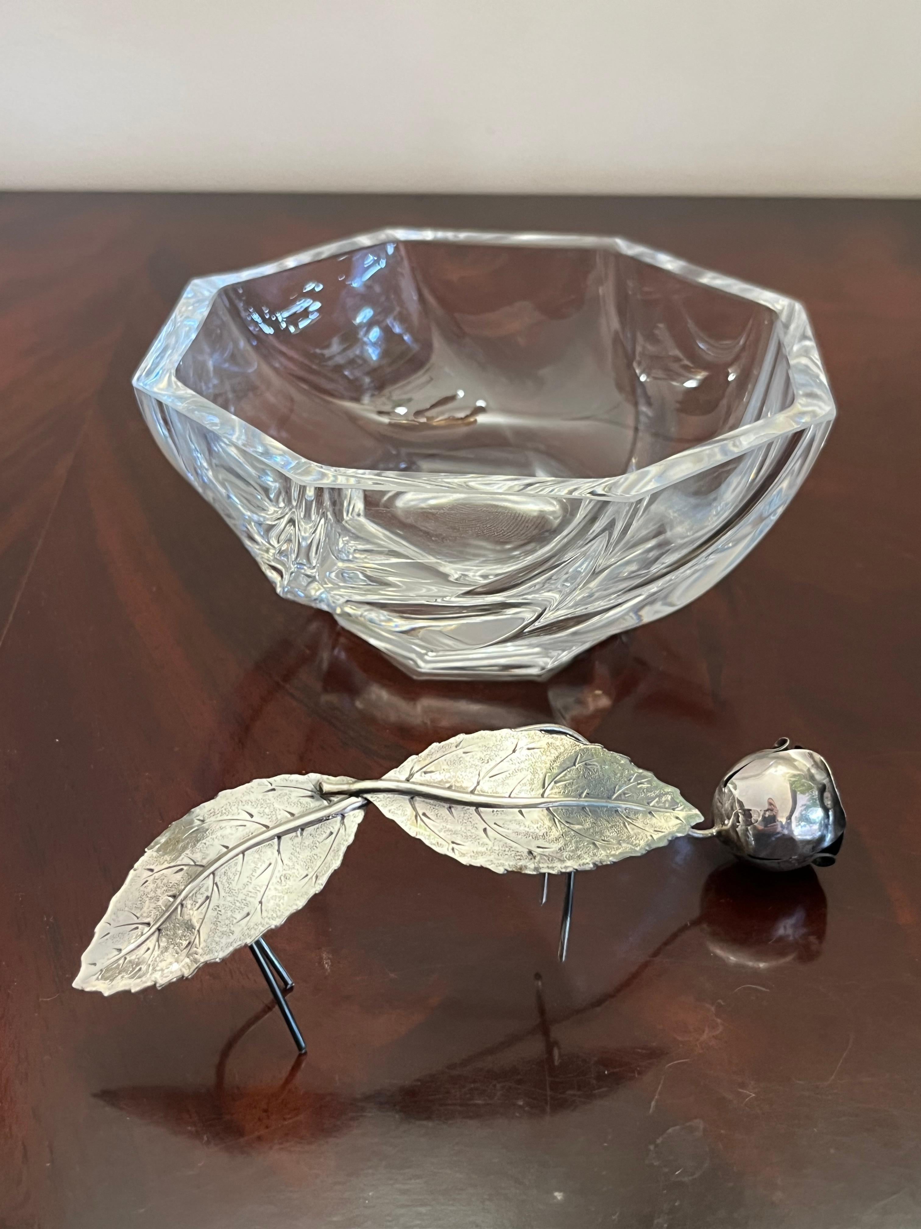 Other Crystal Ashtray/Valet Tray with handcrafted 800 Silver Flower, Italy, 1990s For Sale
