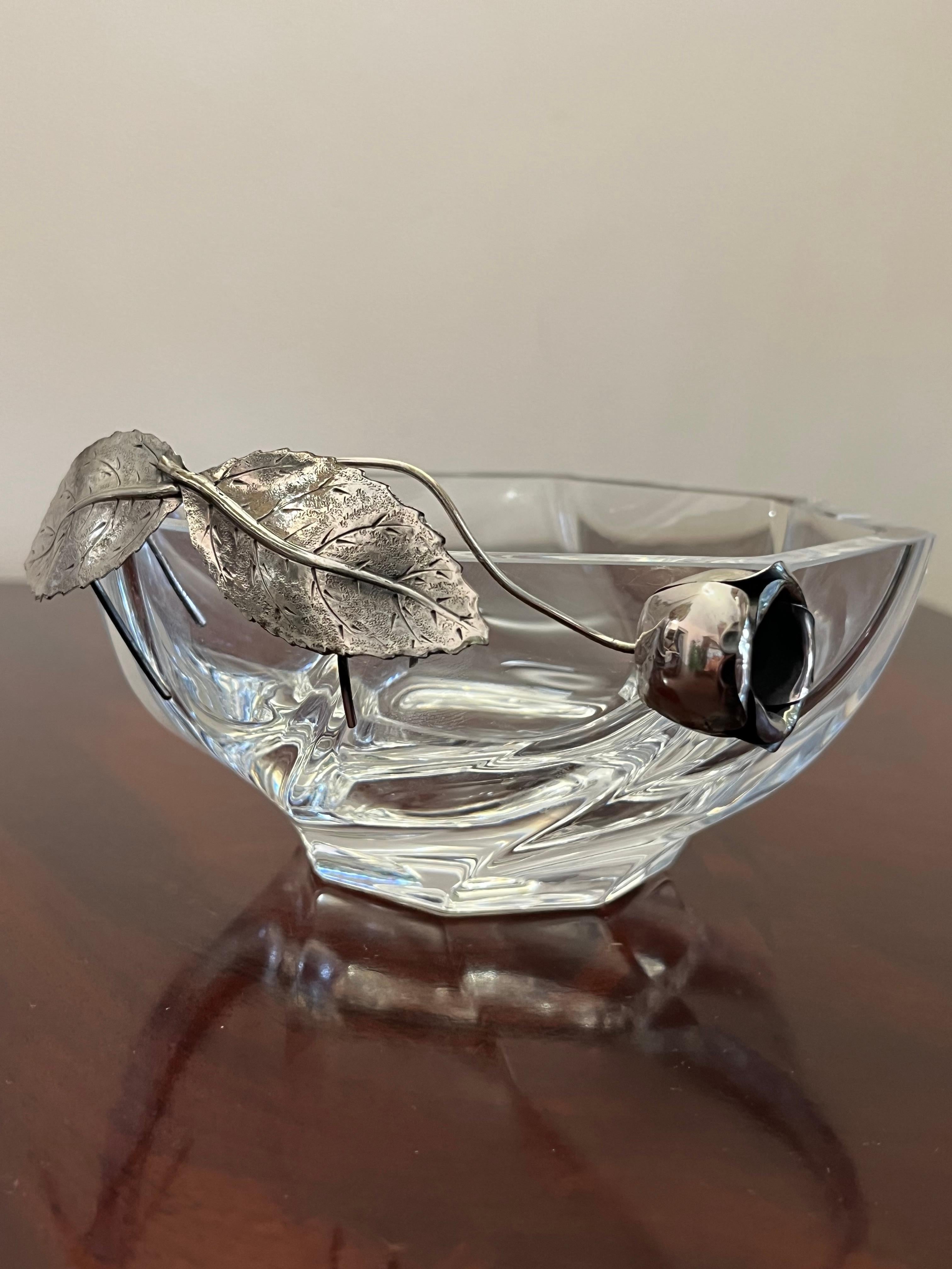 Crystal Ashtray/Valet Tray with handcrafted 800 Silver Flower, Italy, 1990s In Good Condition For Sale In Palermo, IT