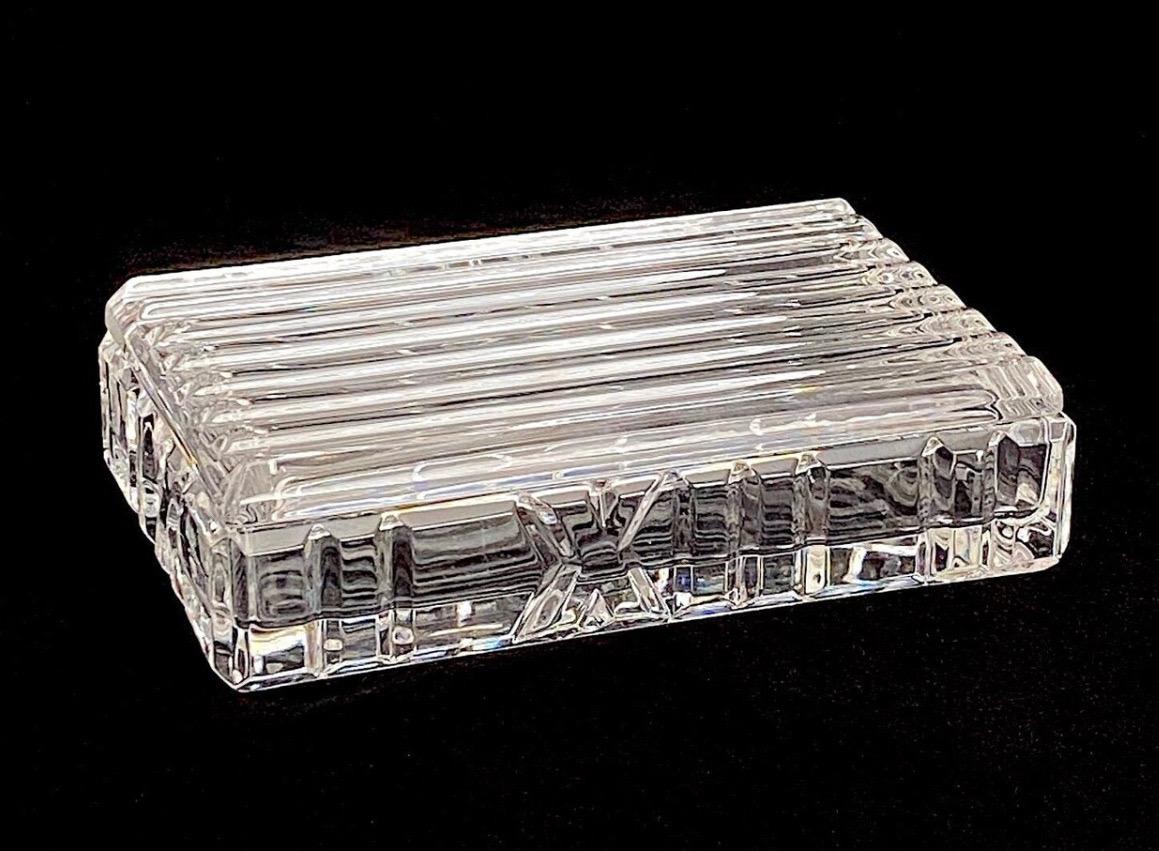 Preciosa caja de baratijas con tapa 