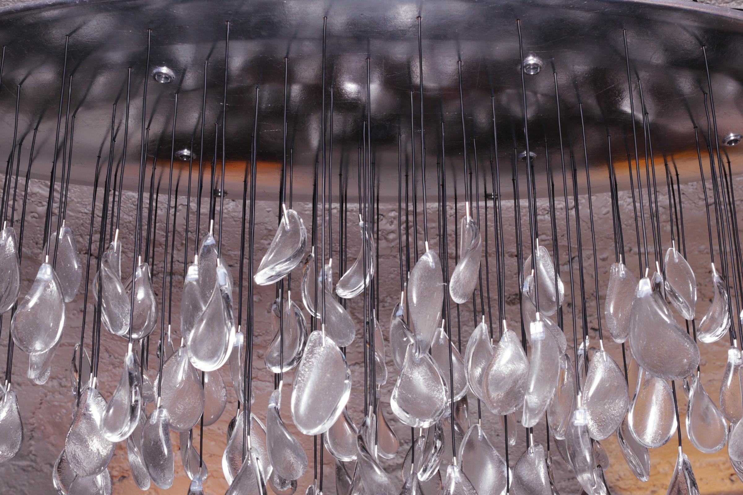 Hängeleuchte aus Kristallglas mit Regentropfen (Französisch) im Angebot