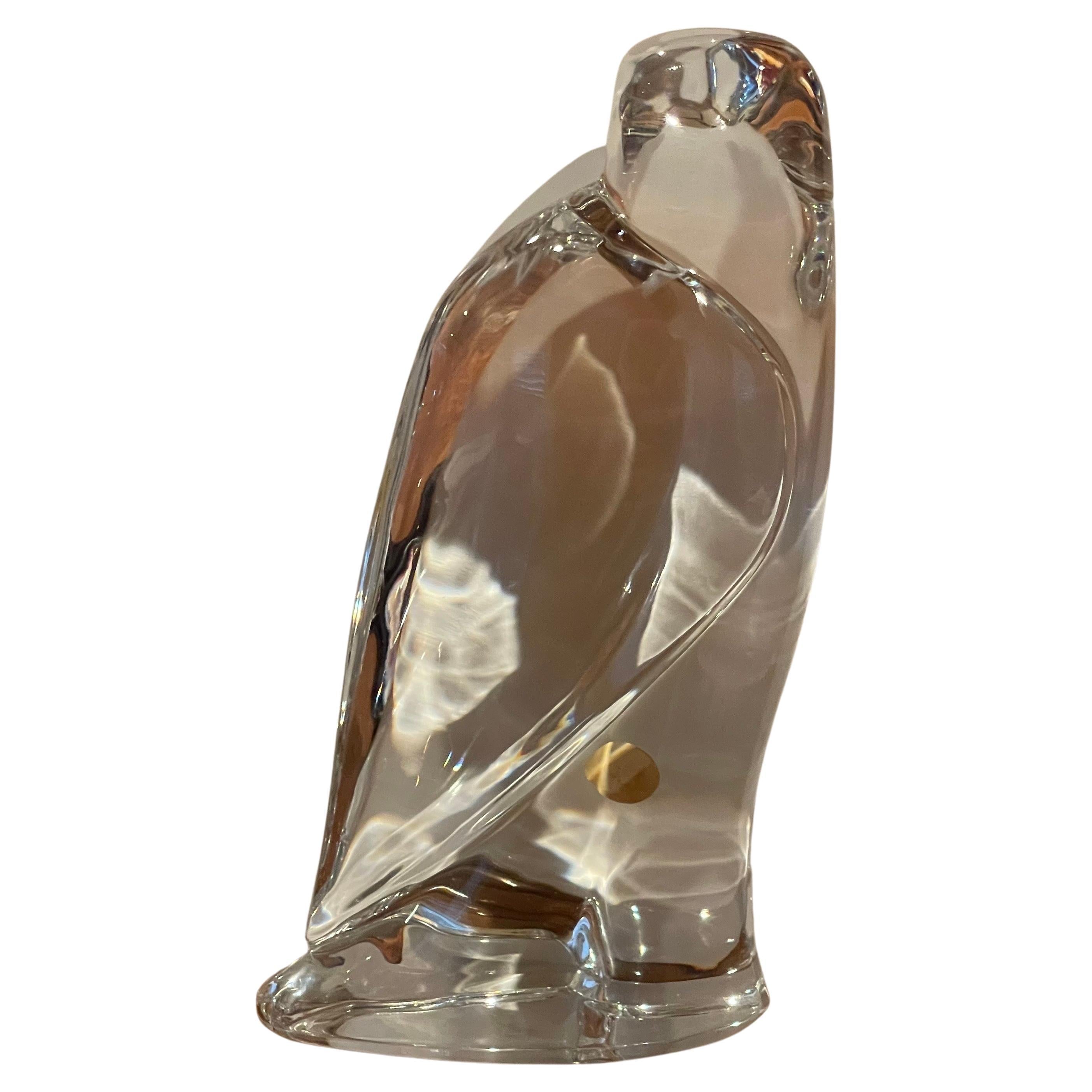 A beautiful crystal bald eagle sculpture by Val Saint Lambert of Belgium, circa 1970s. The piece is in very good vintage condition with no chips or cracks and measures 4