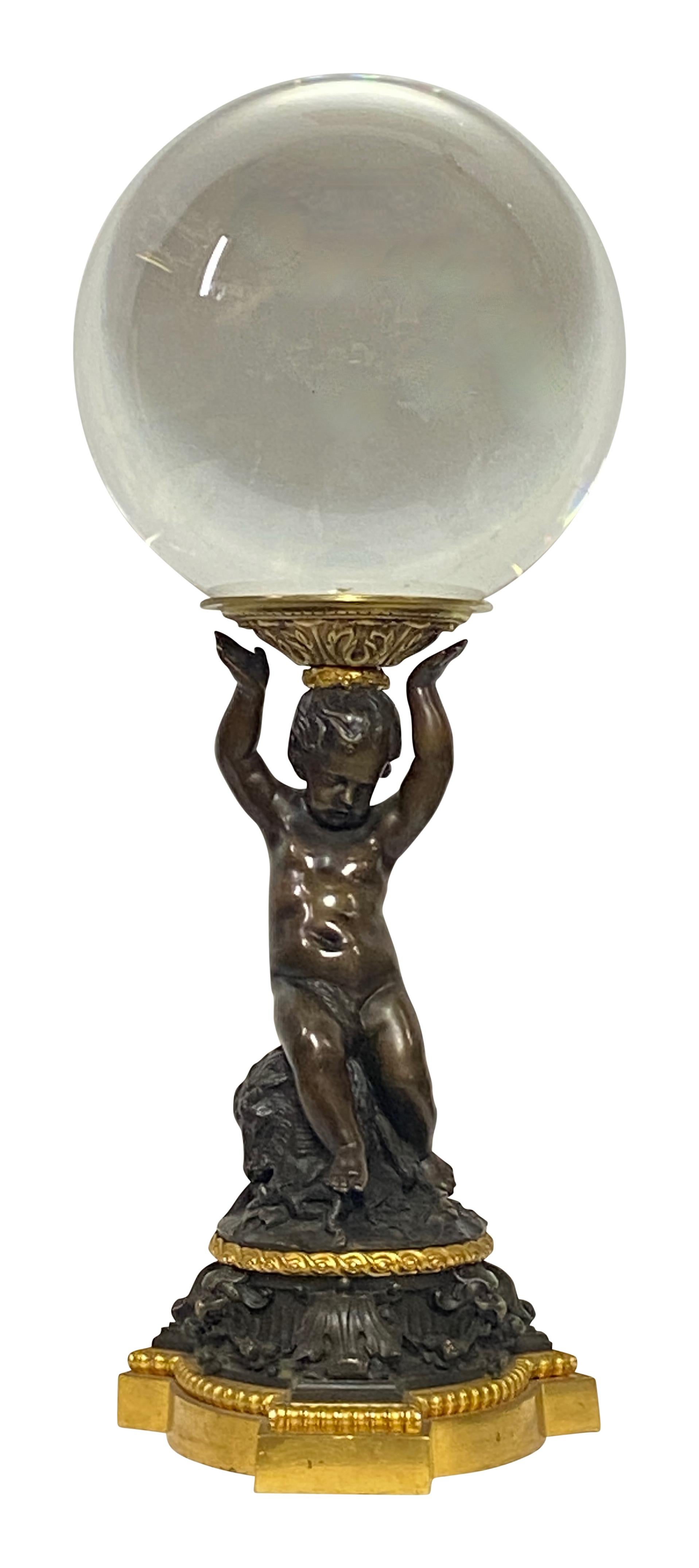 Kristallkugel auf einem Cherub-Stand aus französischer Bronze des 19. (Renaissance) im Angebot