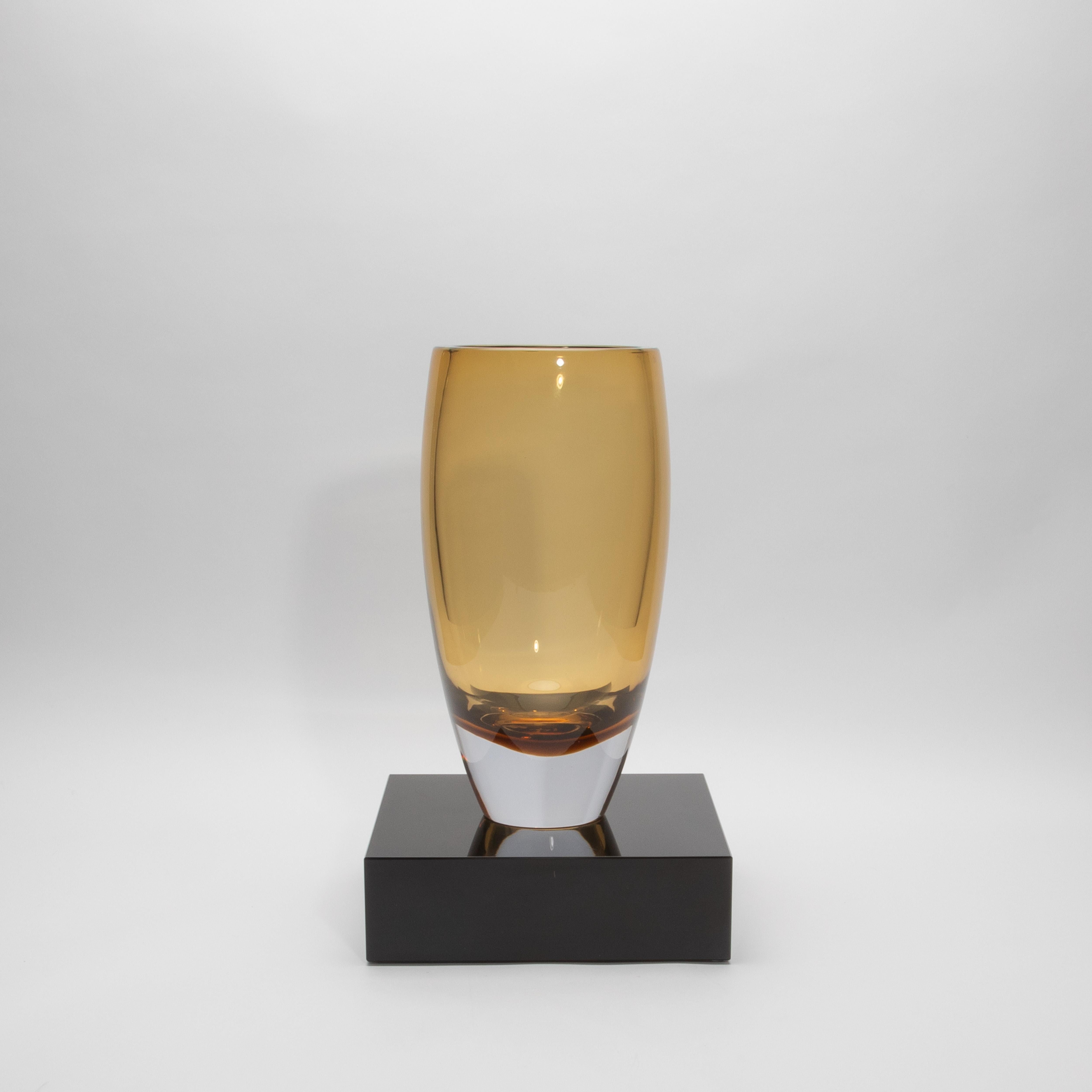 These opaque black crystal square bases, meticulously hand-crafted from the finest crystal glass, offer an exquisite foundation for showcasing art and sculptures. The rich, deep black opacity of the crystal exudes sophistication, providing a