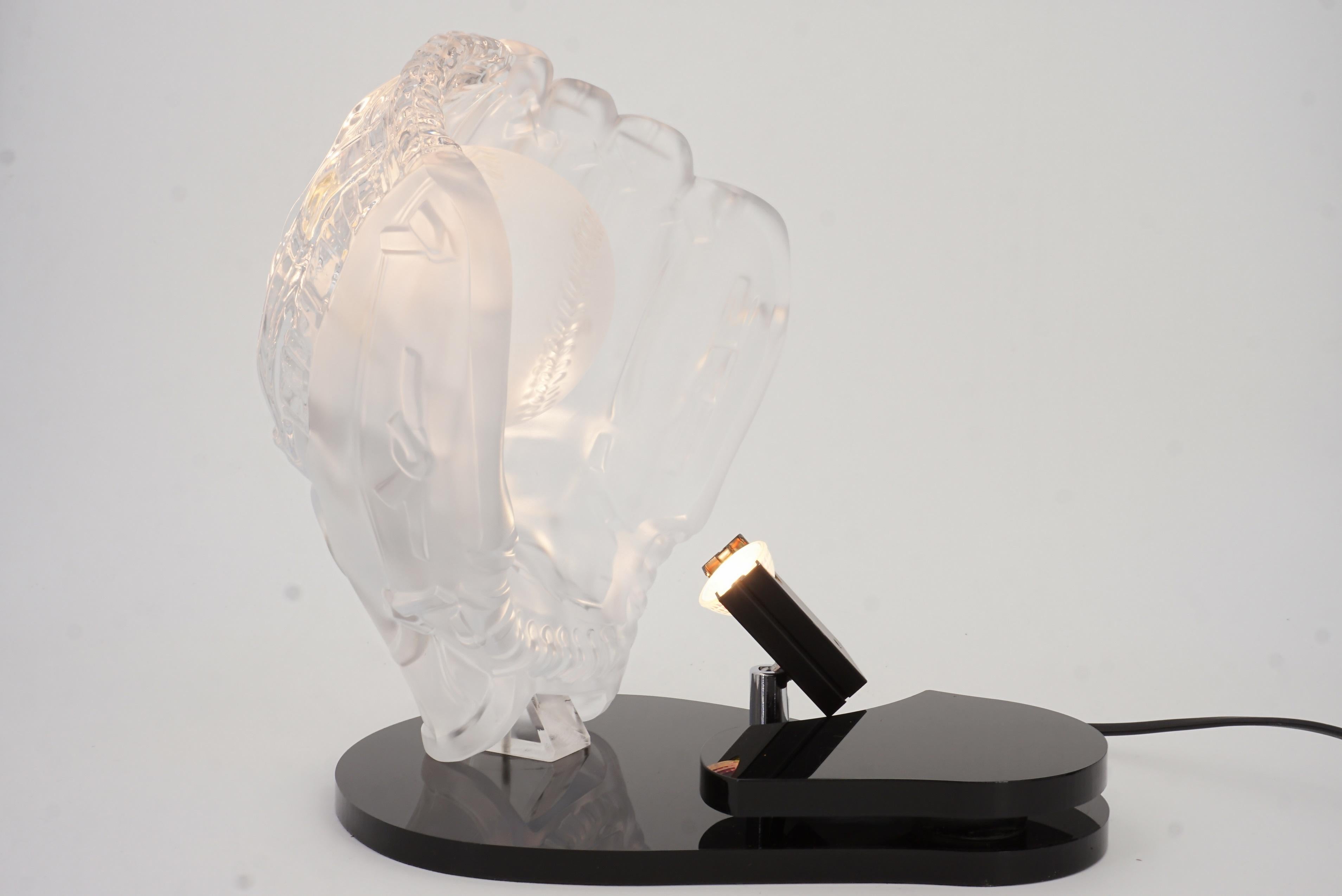 Crystal baseball design lamp.