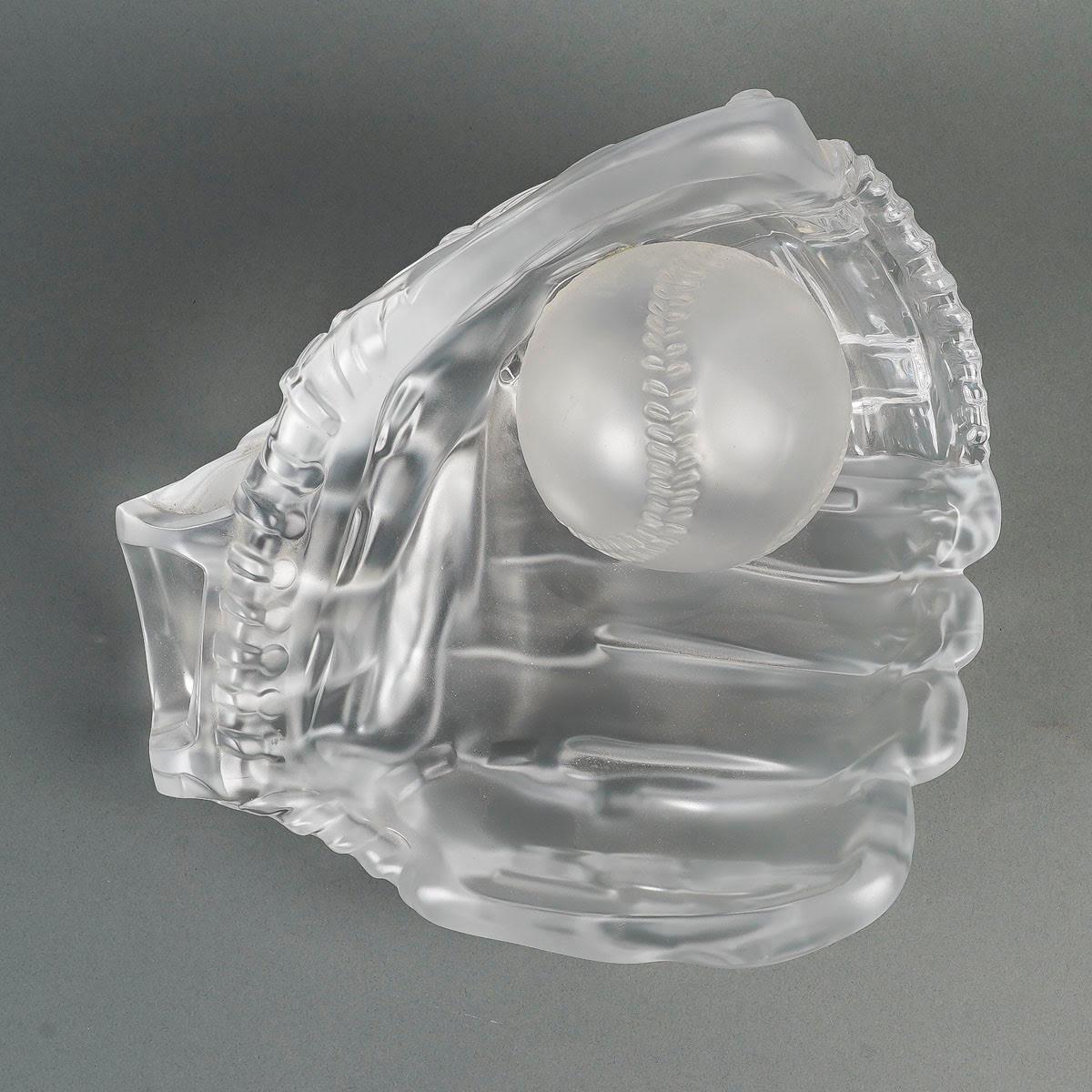 Crystal Baseball Glove Forming a Cup, 20th Century. In Good Condition For Sale In Saint-Ouen, FR