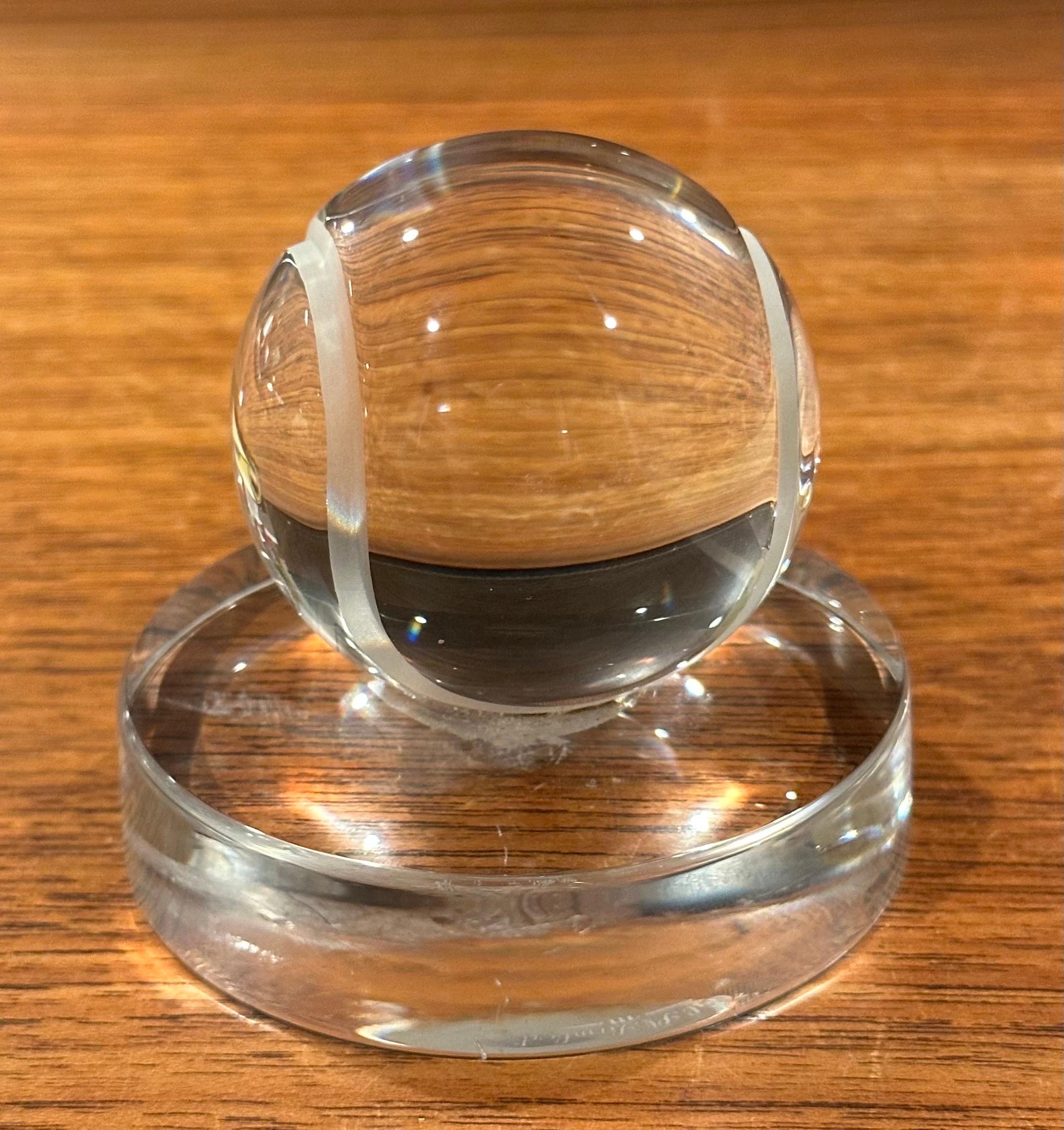 Pisapapeles de béisbol de cristal de Val Saint Lambert en venta 1