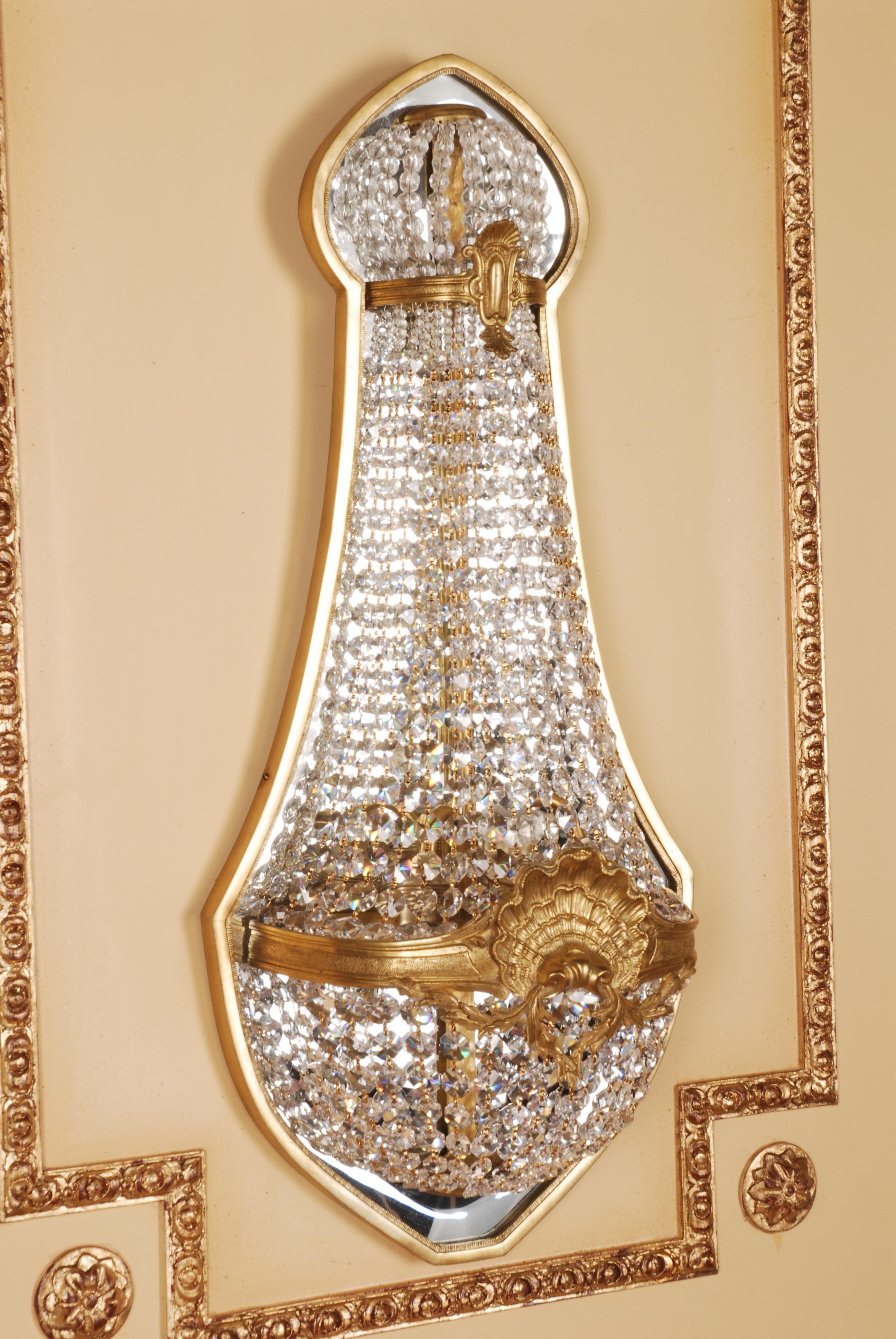 Doré Applique murale panier en cristal de style Louis XVI en vente