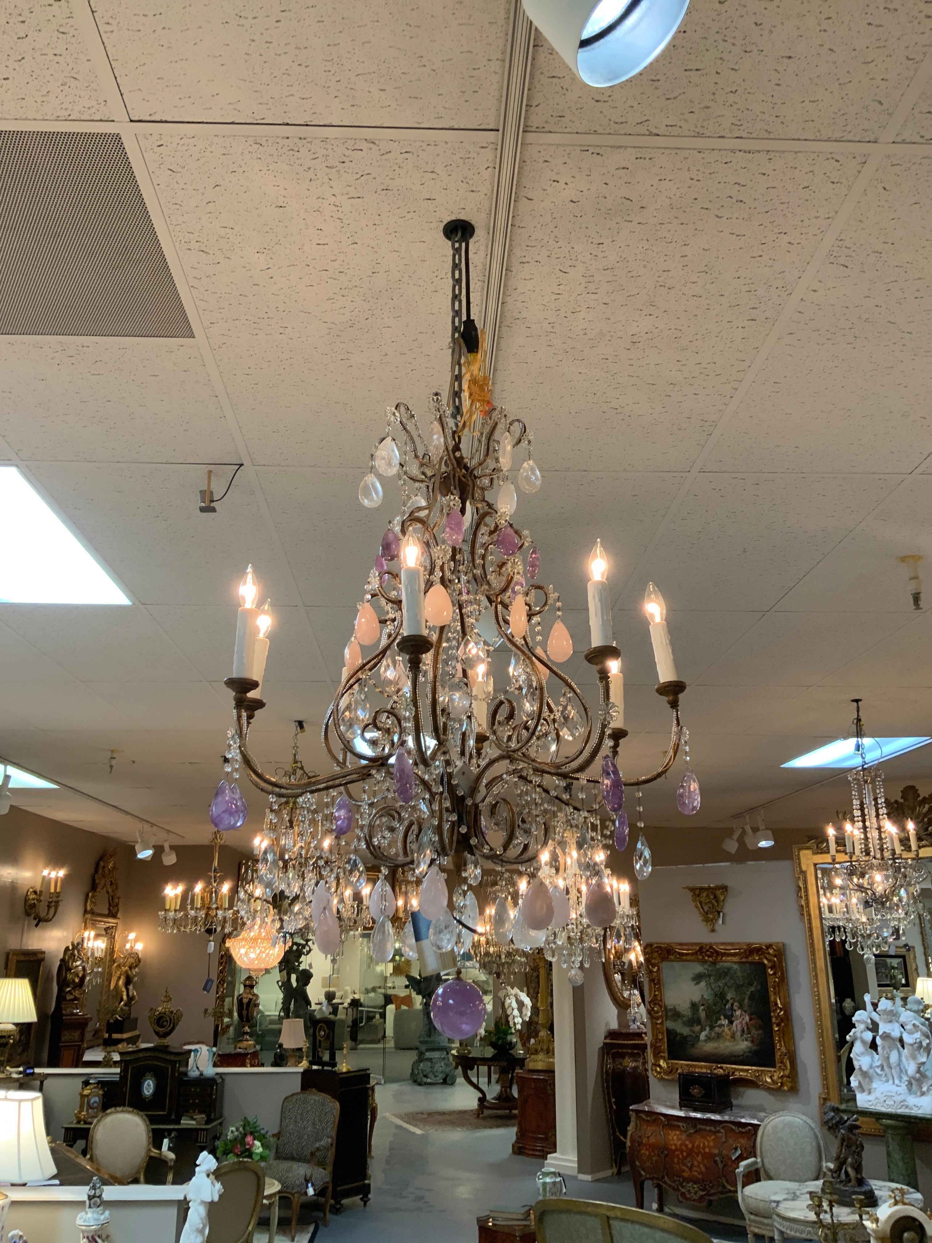 Kristallperlen-Kronleuchter mit Rosenquarz-Amythen und Bergkristall-Prismen (Italienisch) im Angebot