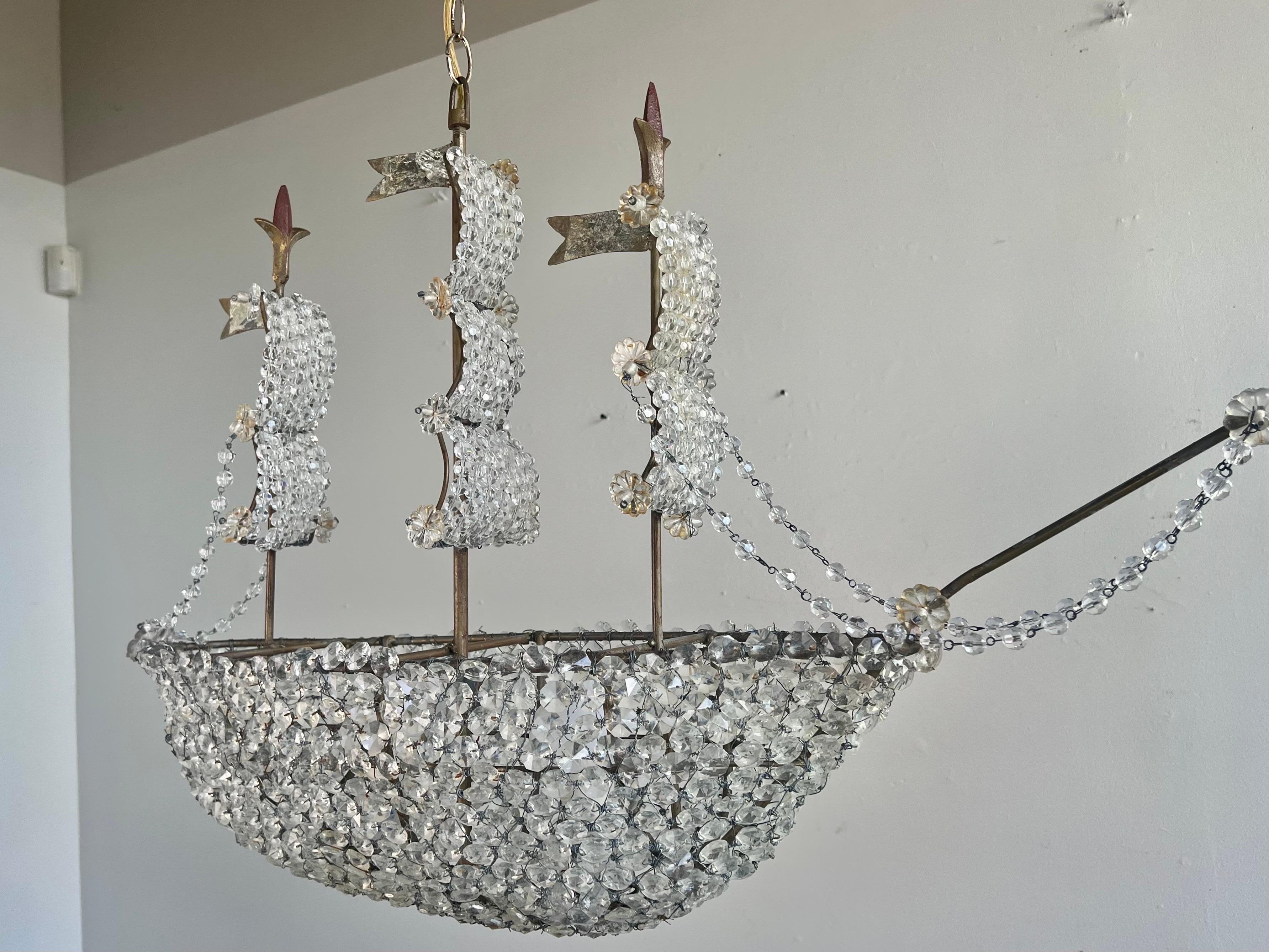 Lustre de bateau en cristal perlé de MLA en vente 13