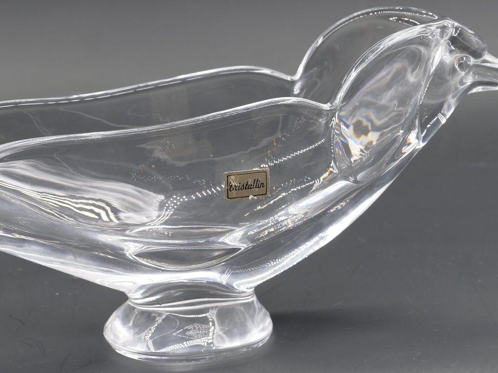 You are admiring this crystal bird-shaped cup, a precious decorative object realized in France during the 1970s.

Dimensions: cm 13 x 52 x 7

