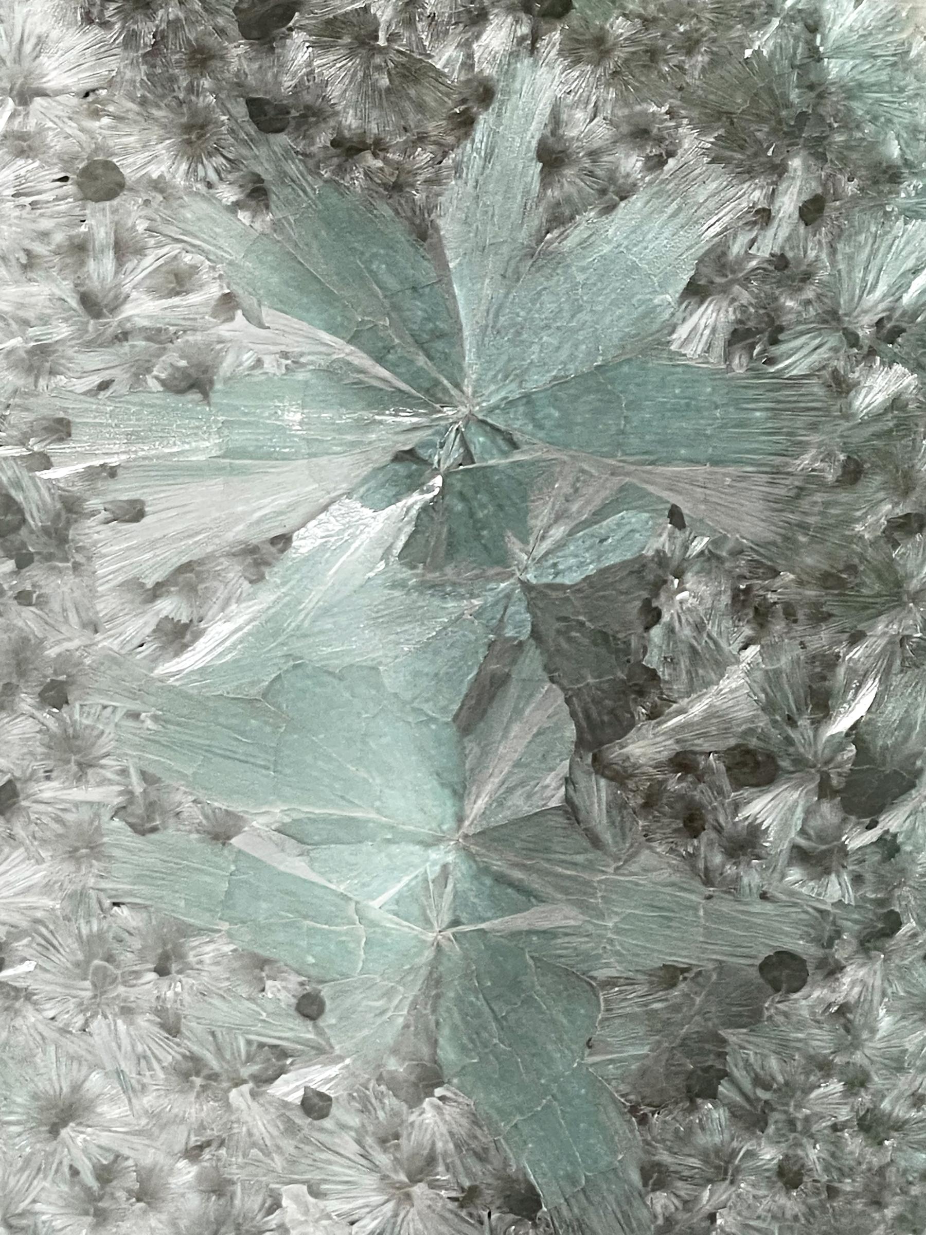 Kristall-Kristall-Blumen im Mondlicht, Keramik-Wandkunst von William Edwards im Zustand „Neu“ im Angebot in Moreno Valley, CA