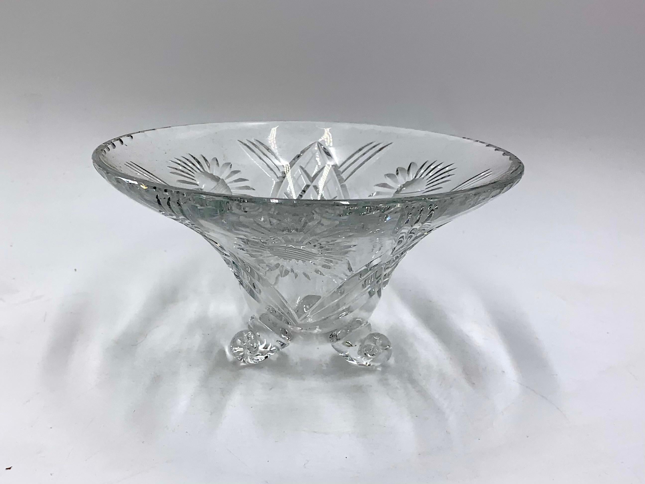 Crystal bowl - platter for fruit or sweets.
Made in Poland in the 1950s / 1960s.
Very good condition.
Dimensions: height 9cm, diameter 17.