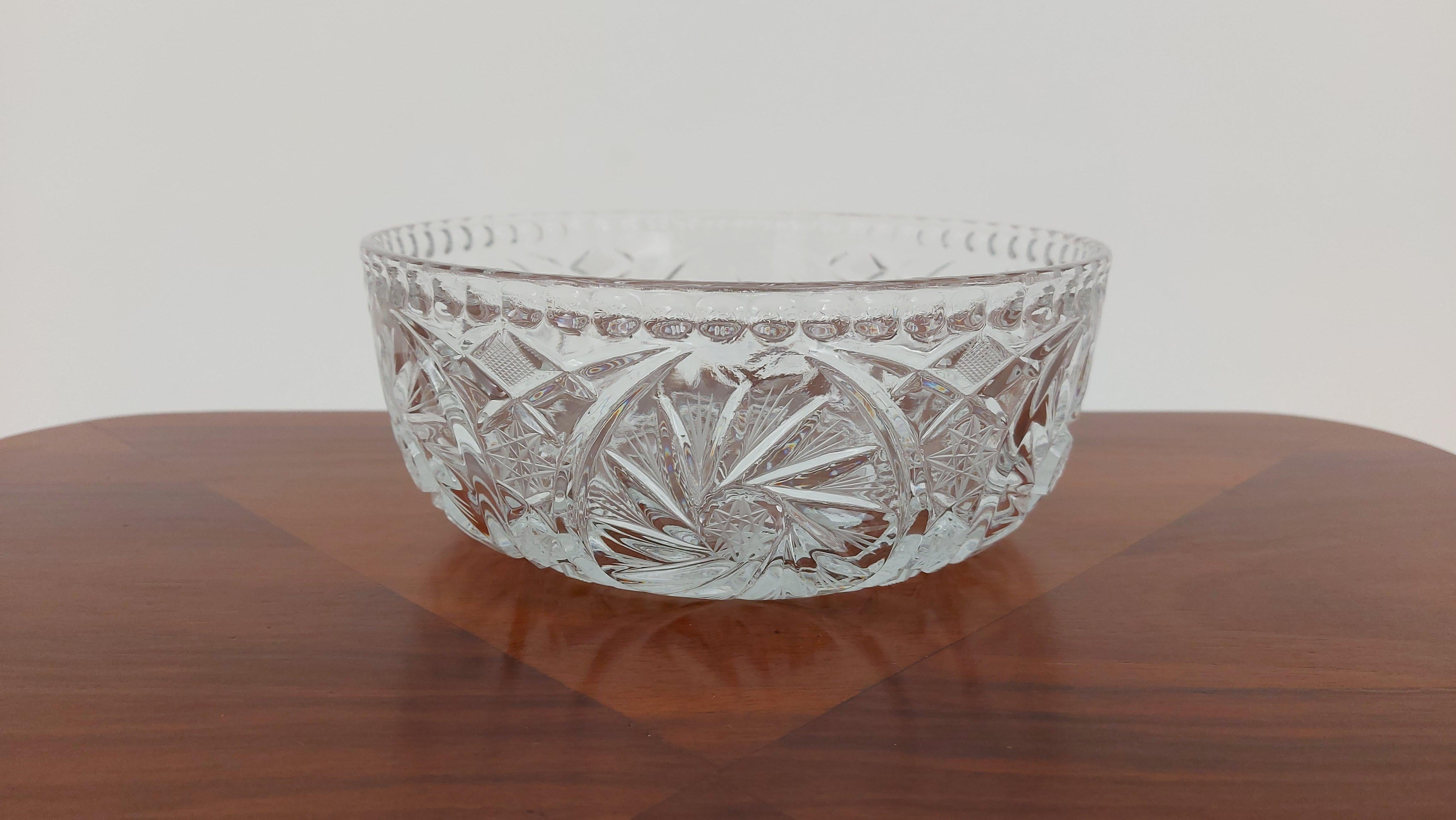 Crystal bowl for fruit or sweets.

Made in Poland in the 1950s / 1960s.

Very good condition.

Dimensions: height 8.5 cm / diameter 21 cm.
 