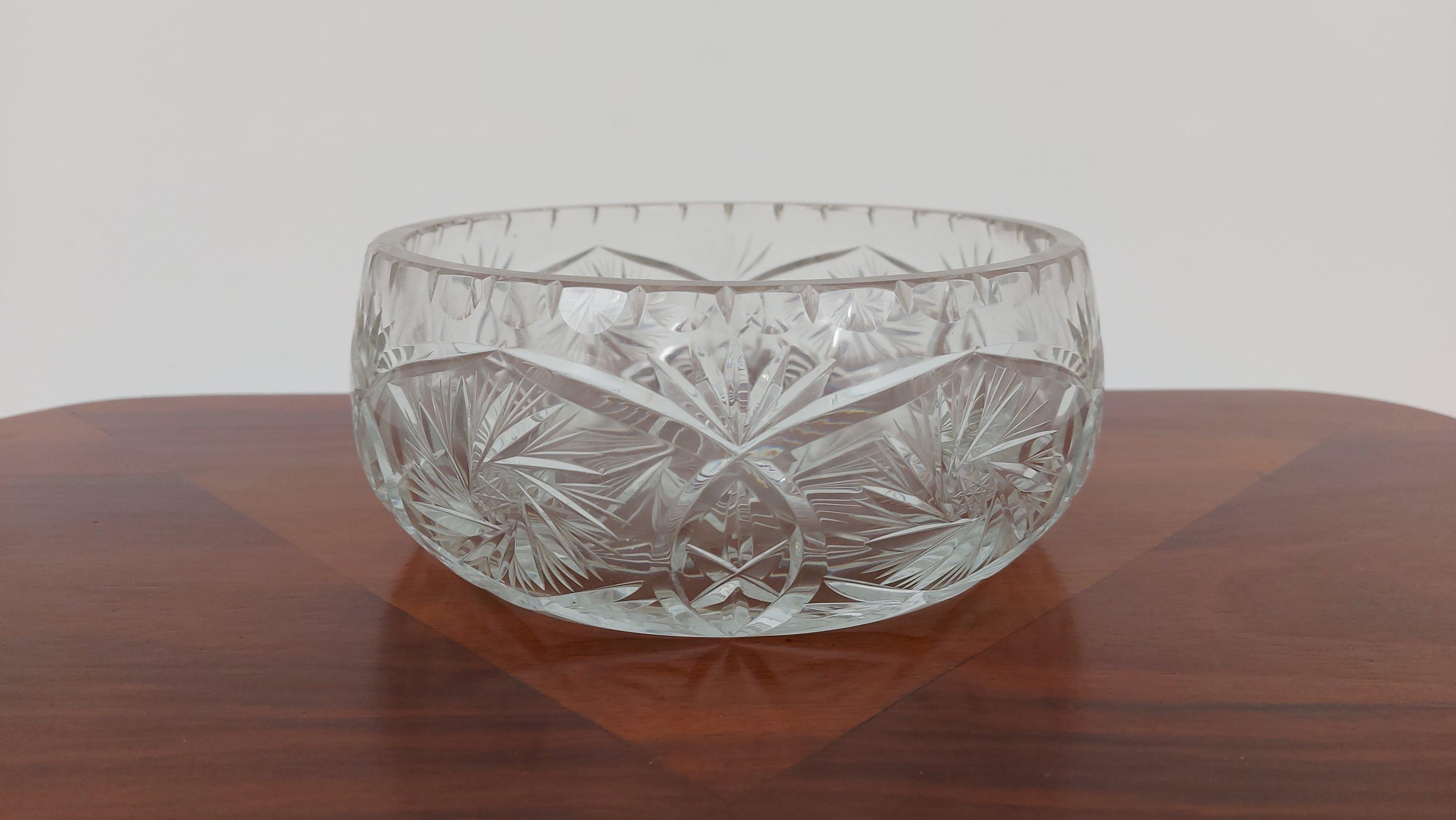 Crystal bowl for fruit or sweets.

Made in Poland in the 1950s / 1960s.

Very good condition.

Dimensions: height 8 cm / diameter 20 cm.