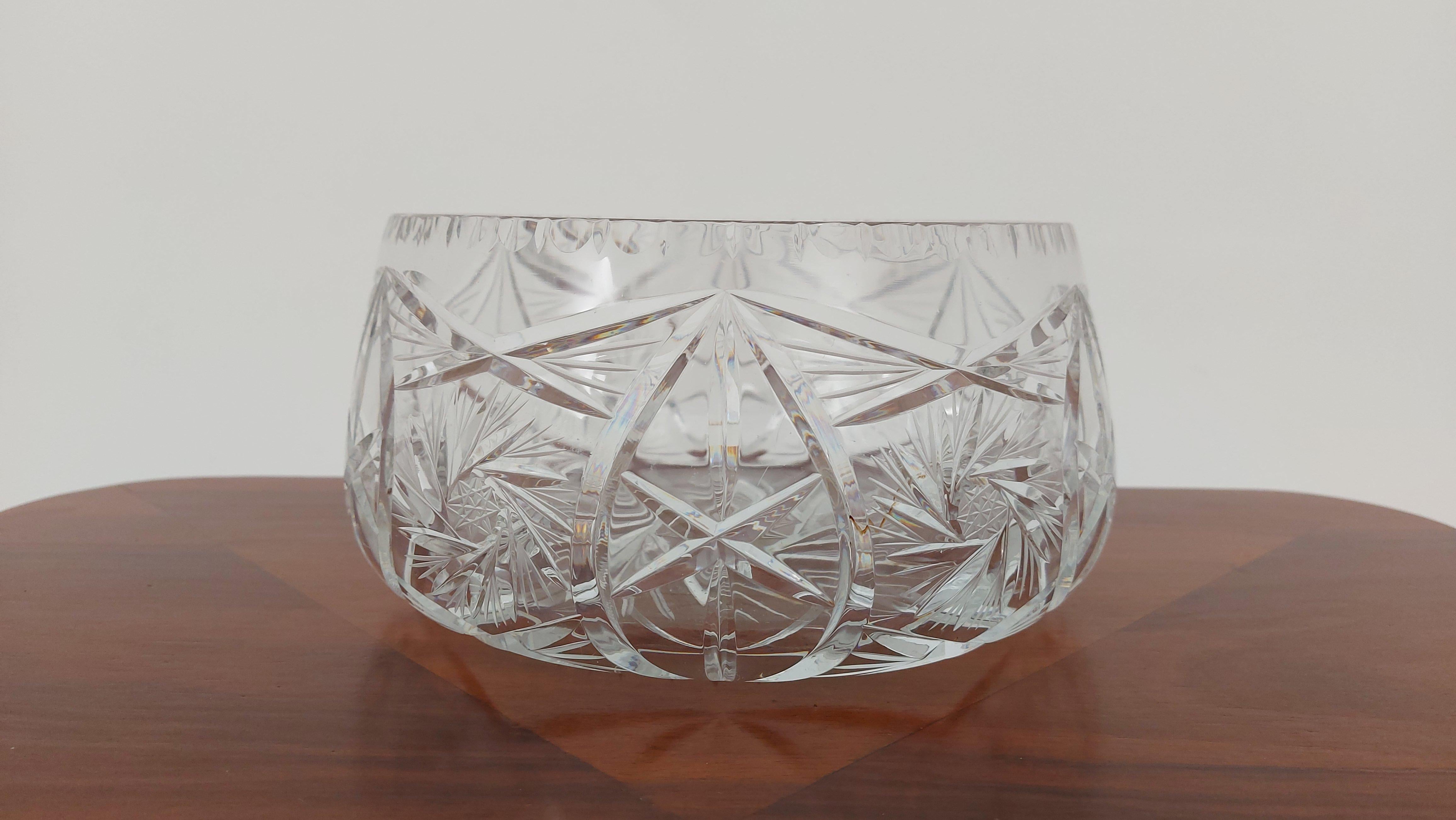 Crystal bowl for fruit or sweets.

Made in Poland in the 1950s / 1960s.

Very good condition.

Dimensions: height 11.5 cm / diameter 24 cm.