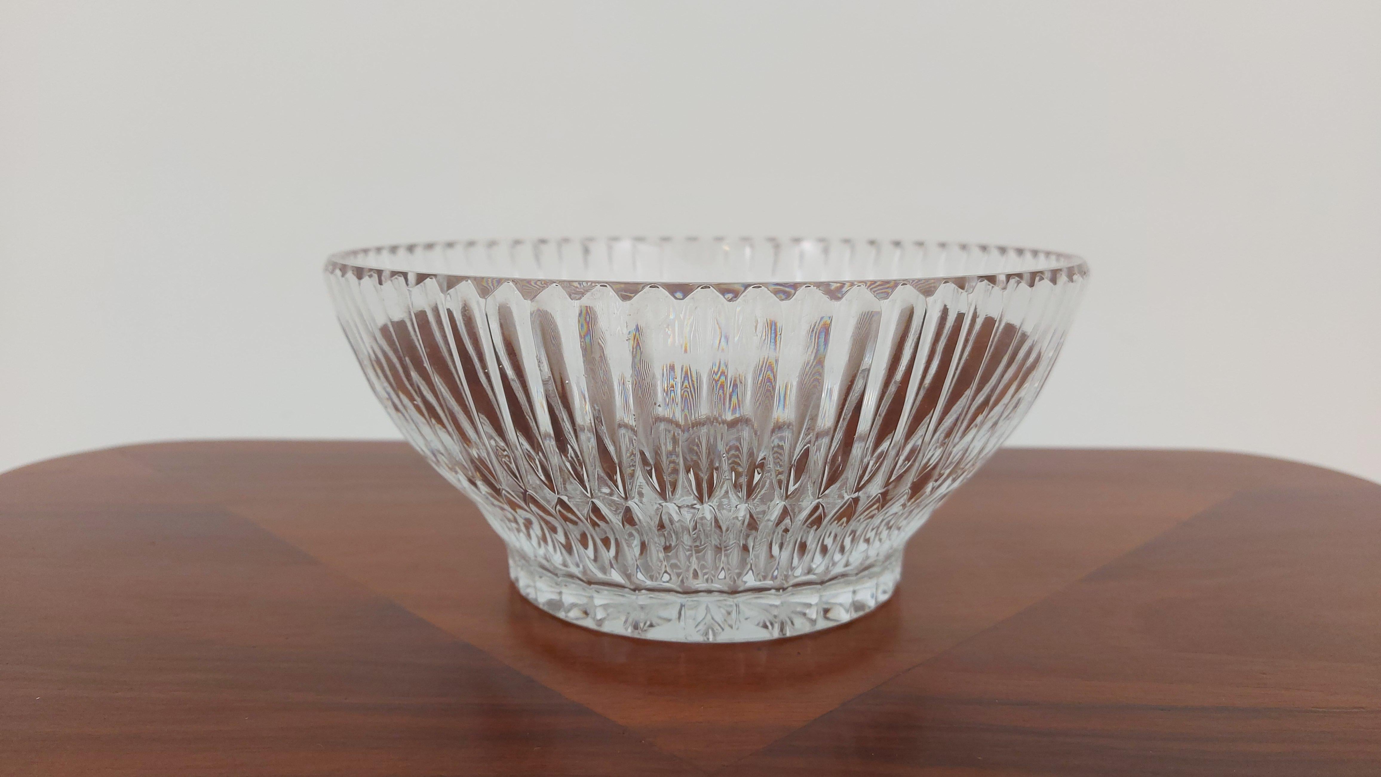 Crystal bowl for fruit or sweets.

Made in Poland in the 1950s / 1960s.

Very good condition.

Dimensions: height 9.5 cm / diameter 21 cm.