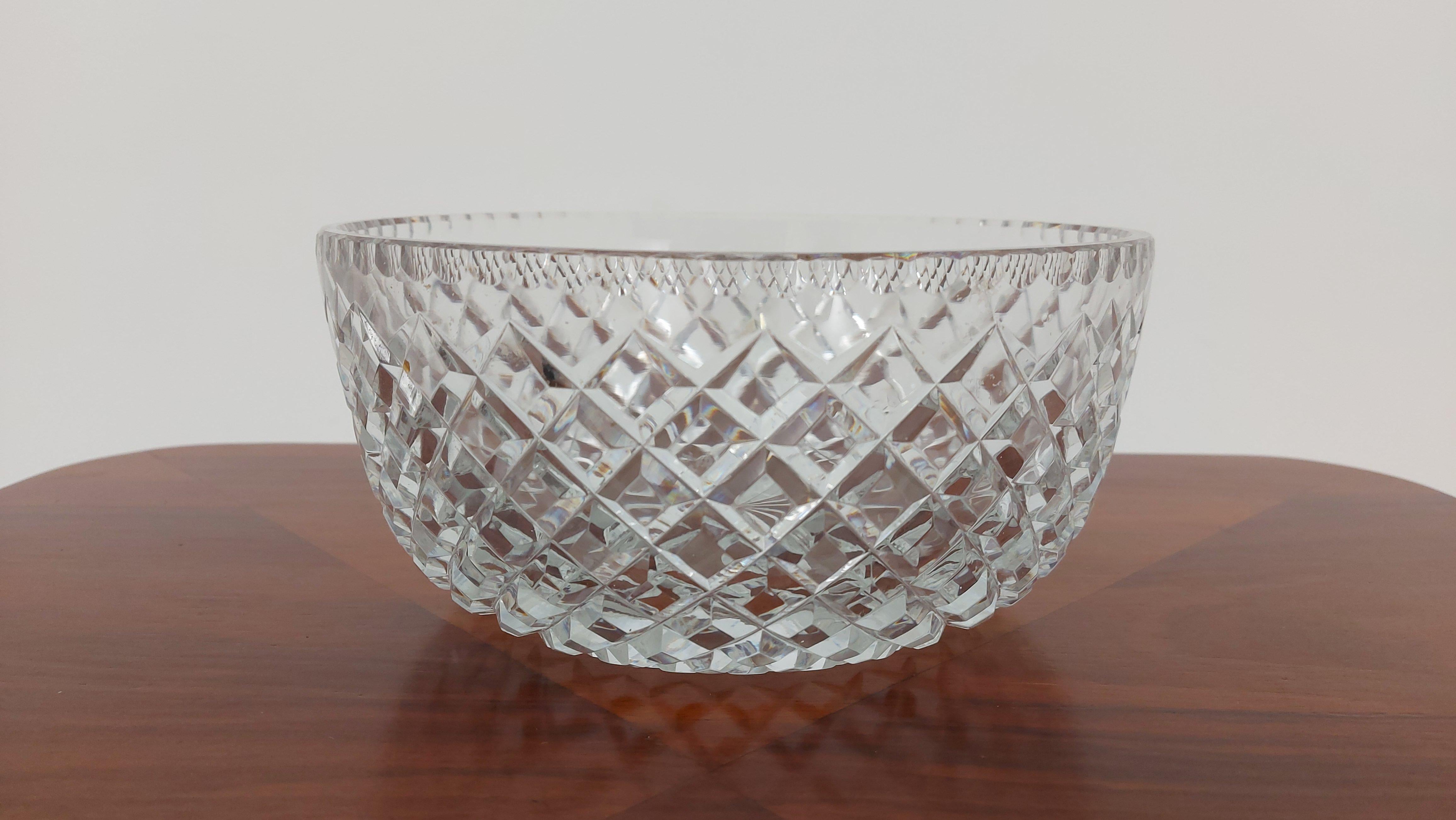 Crystal bowl for fruit or sweets.

Made in Poland in the 1950s / 1960s.

Very good condition.

Dimensions: height 10.5 cm / diameter 22 cm.