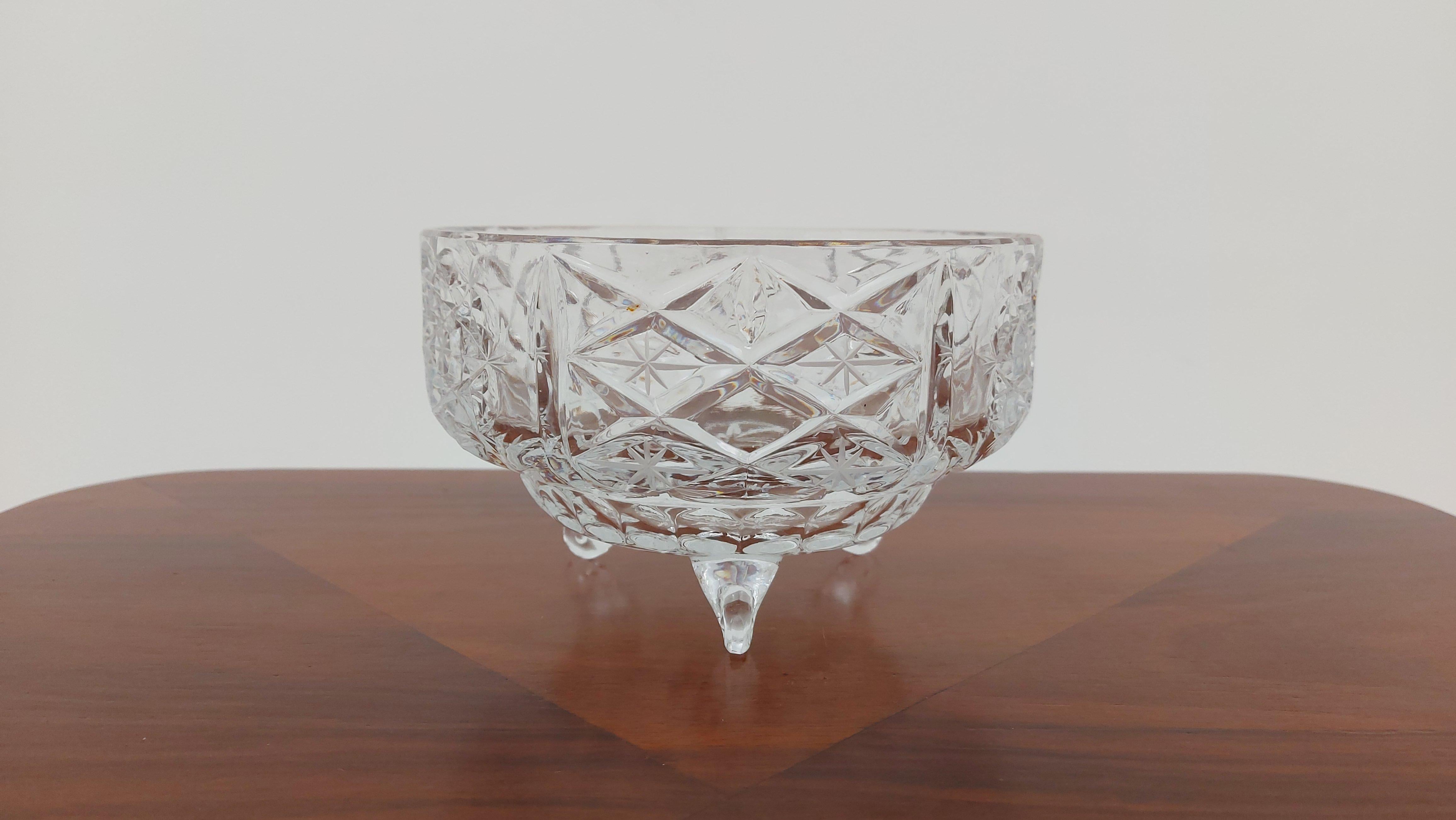 Crystal bowl for fruit or sweets.

Made in Poland in the 1950s / 1960s.

Very good condition.

Dimensions: height 11 cm / diameter 17.5 cm.