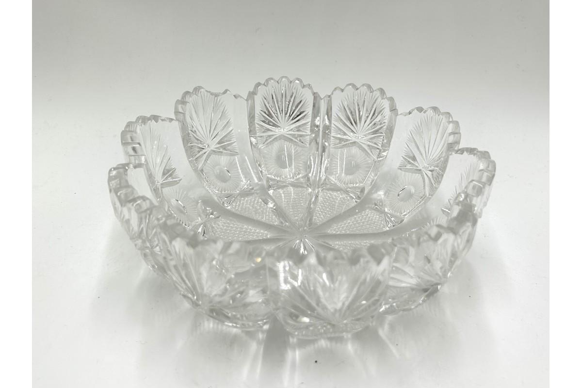 Crystal bowl.

Made in Poland in the 1960s.

Very good condition, no damage.

Measures: Height 8.5 cm, diameter 21 cm.