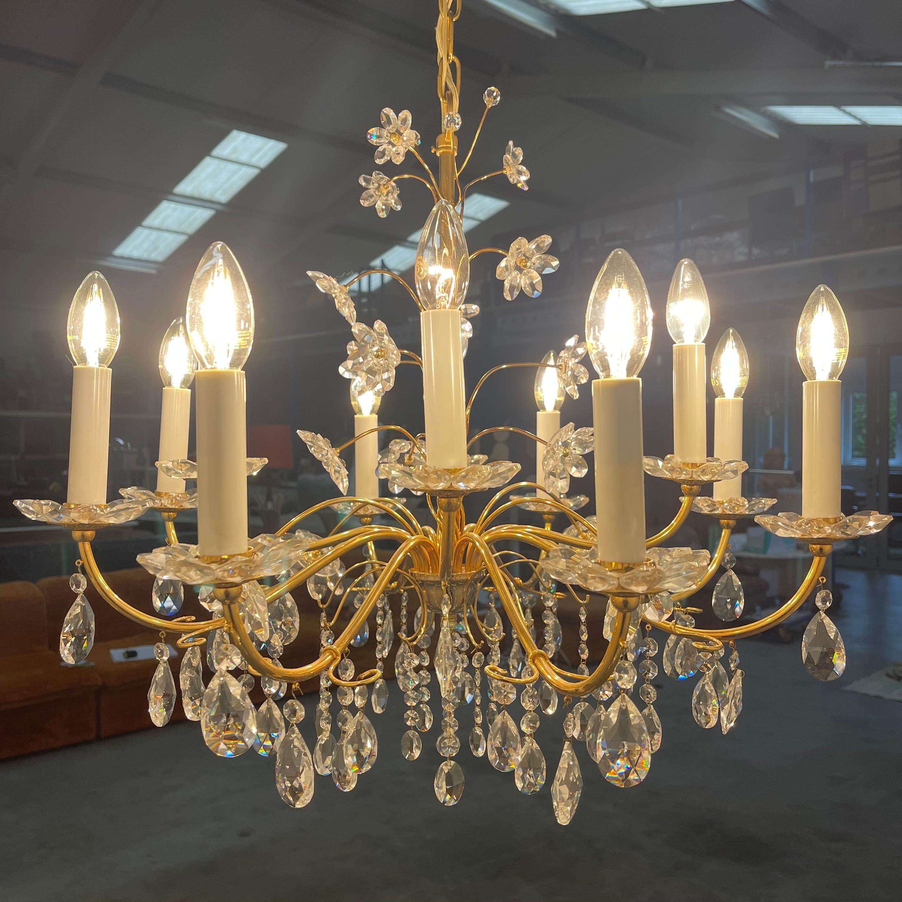 Crystal brass chandelier by Palme & Walter, 1970s In Good Condition For Sale In GENDT, NL