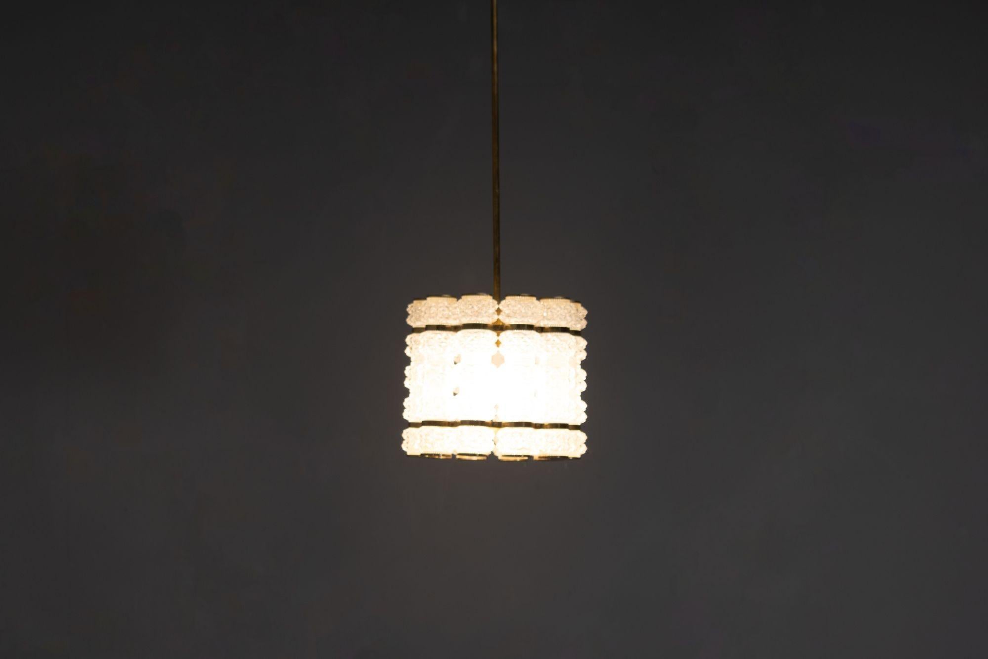 Crystal & Brass Pendant Pendant Light Moderno de mediados de siglo en venta