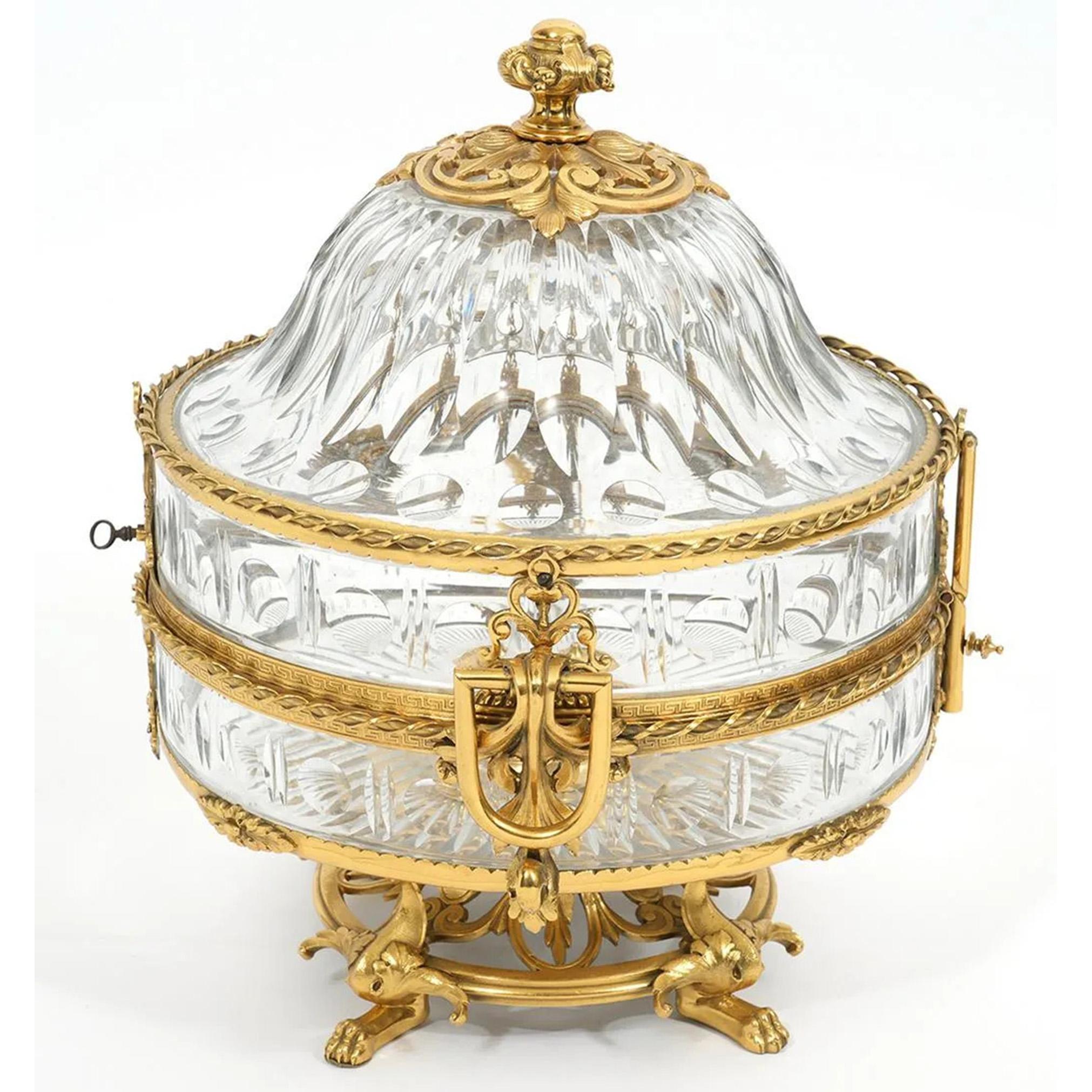 Ensemble en cristal et bronze de Tantale attribué à Baccarat dans le style de la Belle Époque Bon état à New York, NY