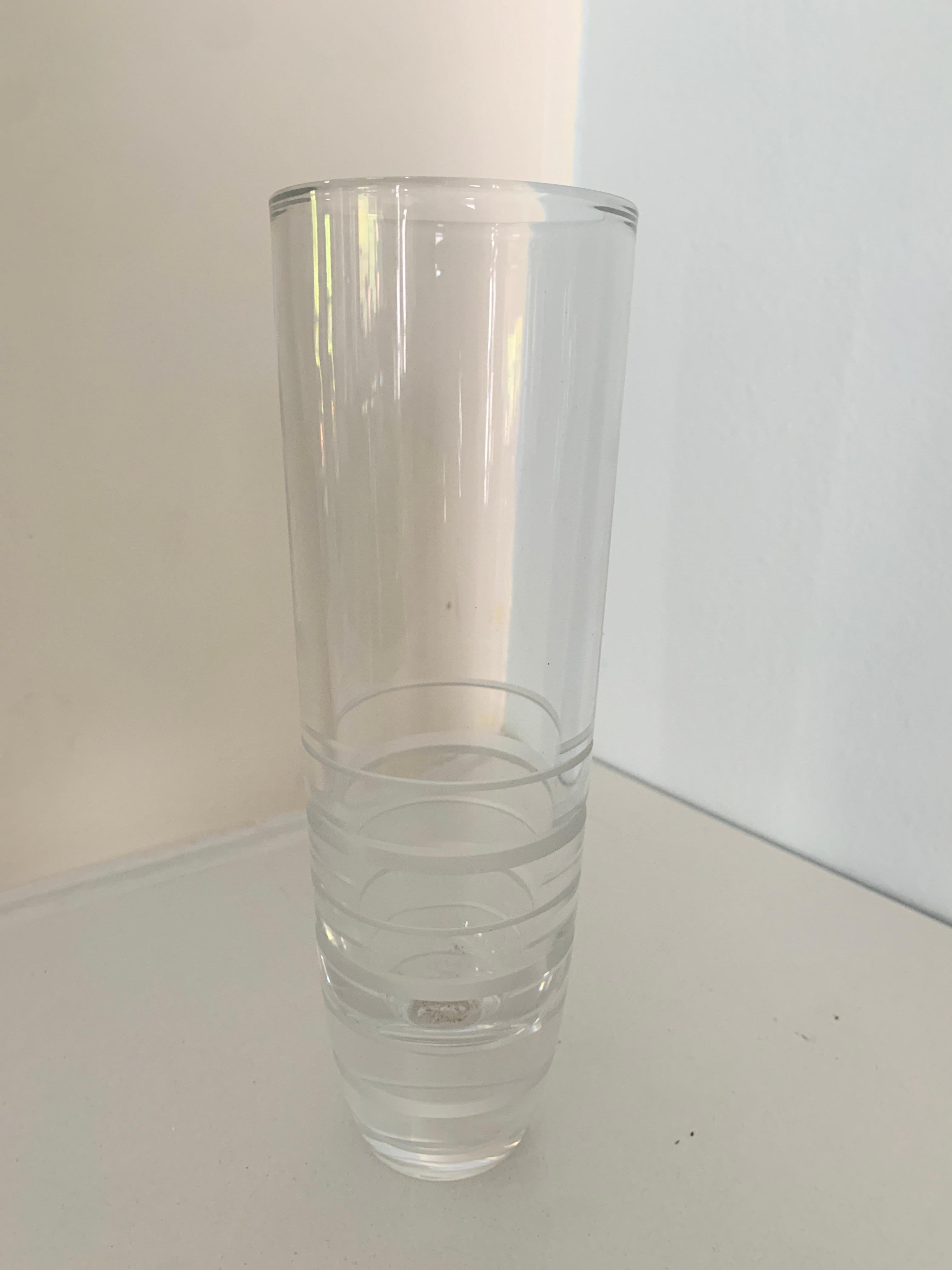 Vase à bourgeons en cristal avec lignes gravées en vente 6