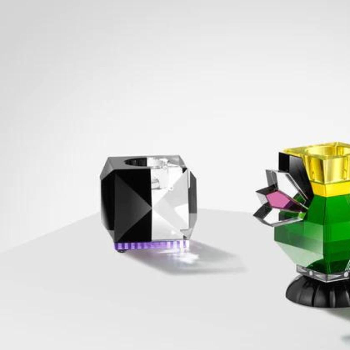 Kristallkerzenhalter, Modell OPH II, 21. Jahrhundert.

Kristallkerzenhalter in zwei Farben erhältlich: Transparent/Braun/Gelb, Transparent/Bernstein, Transparent/Rosa und Transparent/Schwarz. Jeder Kristall-Kerzenhalter ist ein Kunstwerk für sich
