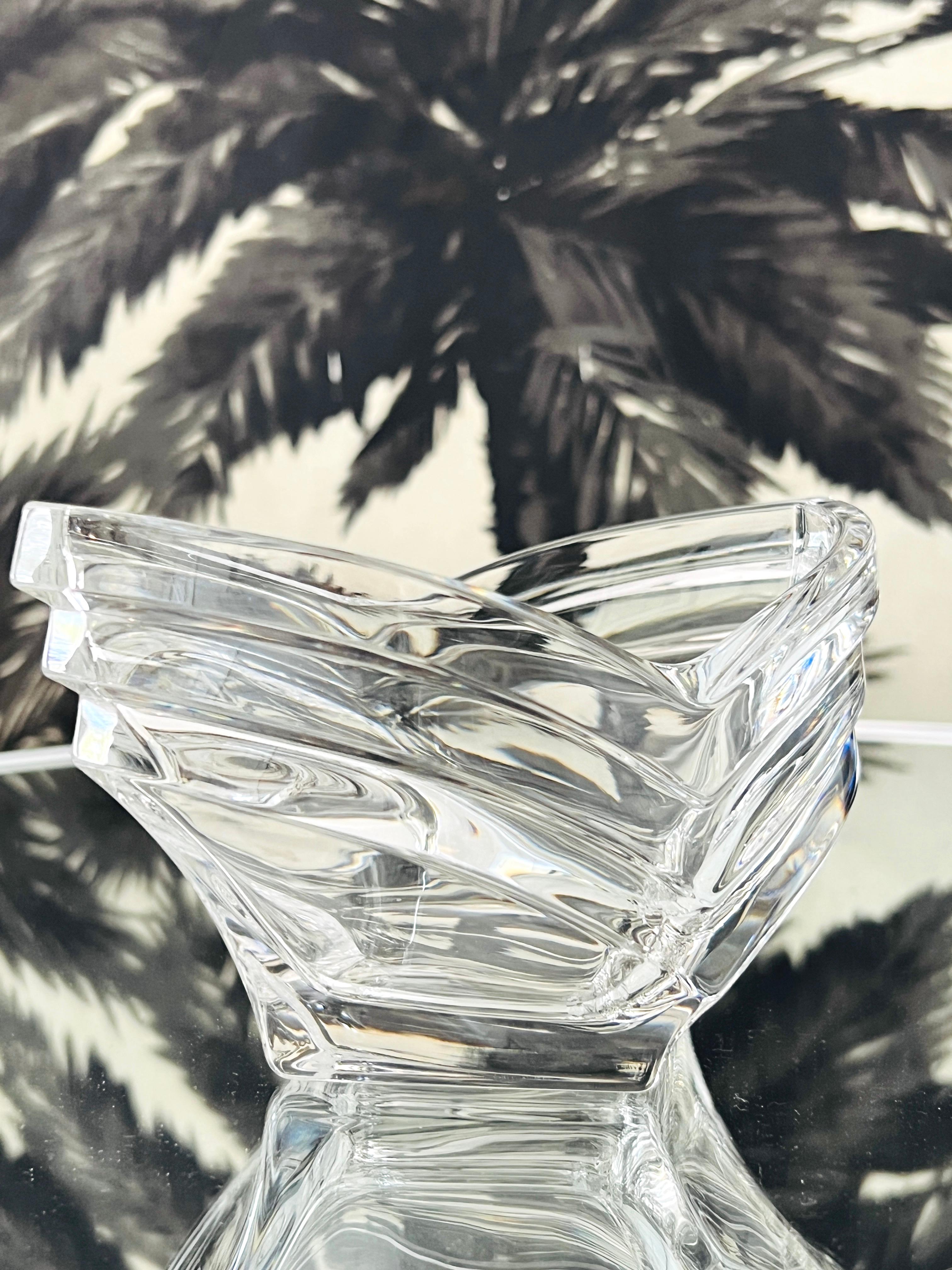 Vide-Poche-Schale aus Kristallkristall mit geometrischem geriffeltem Glas, Frankreich, 1970er Jahre (Moderne der Mitte des Jahrhunderts) im Angebot