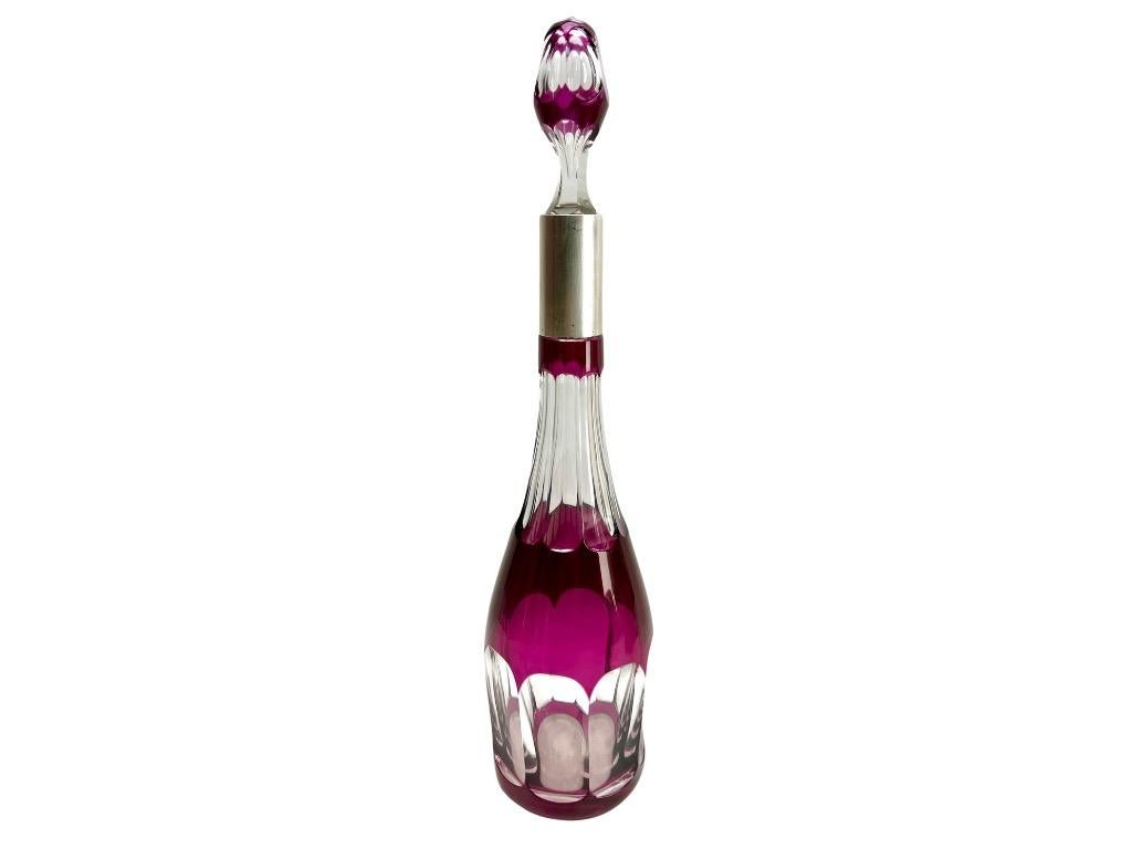 Carafe en cristal A Silver et bouchon  Ensemble de 8 petits verres à liqueur de vin en vente 2