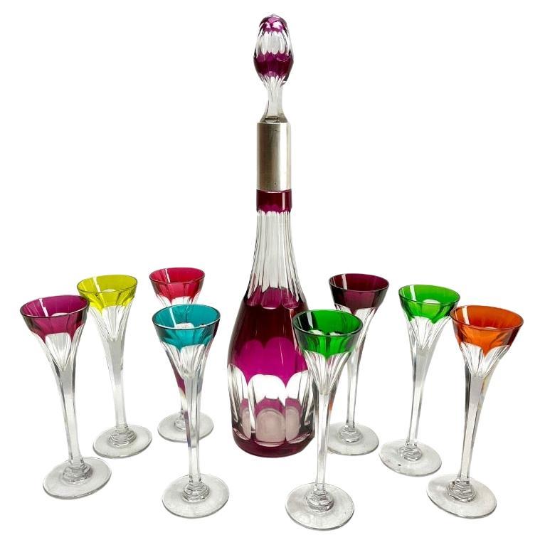 Carafe en cristal A Silver et bouchon  Ensemble de 8 petits verres à liqueur de vin en vente