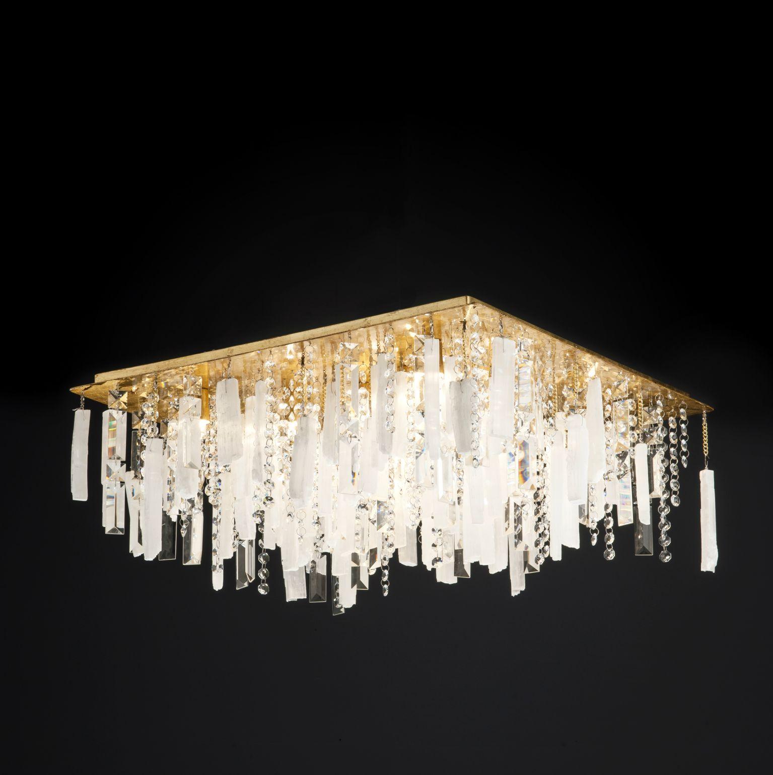 Lampada da soffitto in cristallo di Aver
Dimensioni: D. 56 x L. 56 x H. 18 cm 
Materiali: Cristallo, metallo.
Illuminazione: 12 x G9
Disponibile nelle finiture: Placcato argento, placcato argento invecchiato, placcato oro, placcato oro
