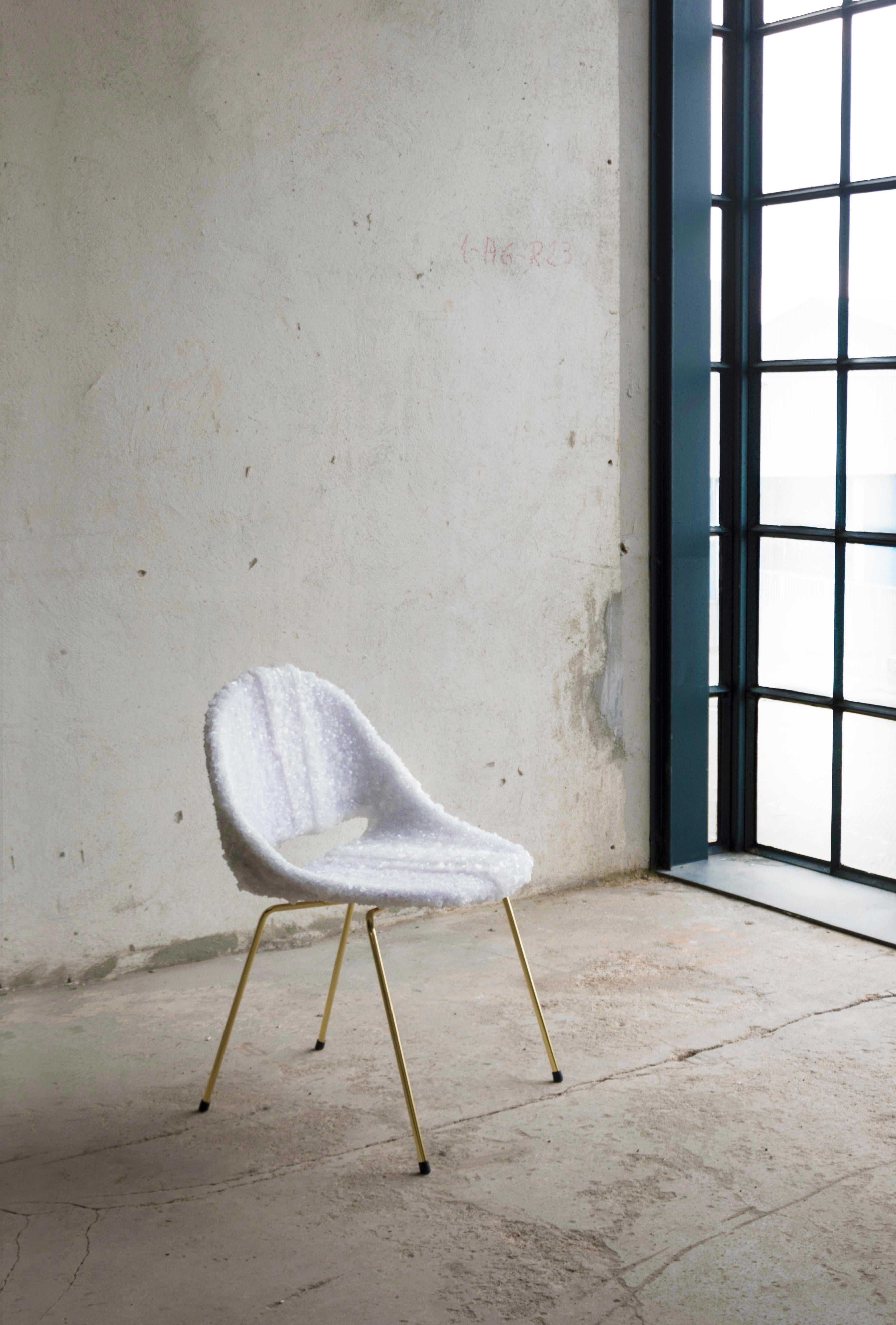 The Crystallized chair is a re-edition of a Belgian Mid-Century Modern chair. This crystallized edition is an ode to timeless design. The design is a tribute to Léon Stynen.

By dissolving a set of minerals in a big tank with water and slowly