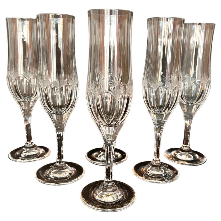 https://a.1stdibscdn.com/crystal-champagne-flute-glasses-set-6-germany-1980s-vintage-flute-glasses-for-sale/f_60962/f_336941321680857164356/f_33694132_1680857165565_bg_processed.jpg?width=768