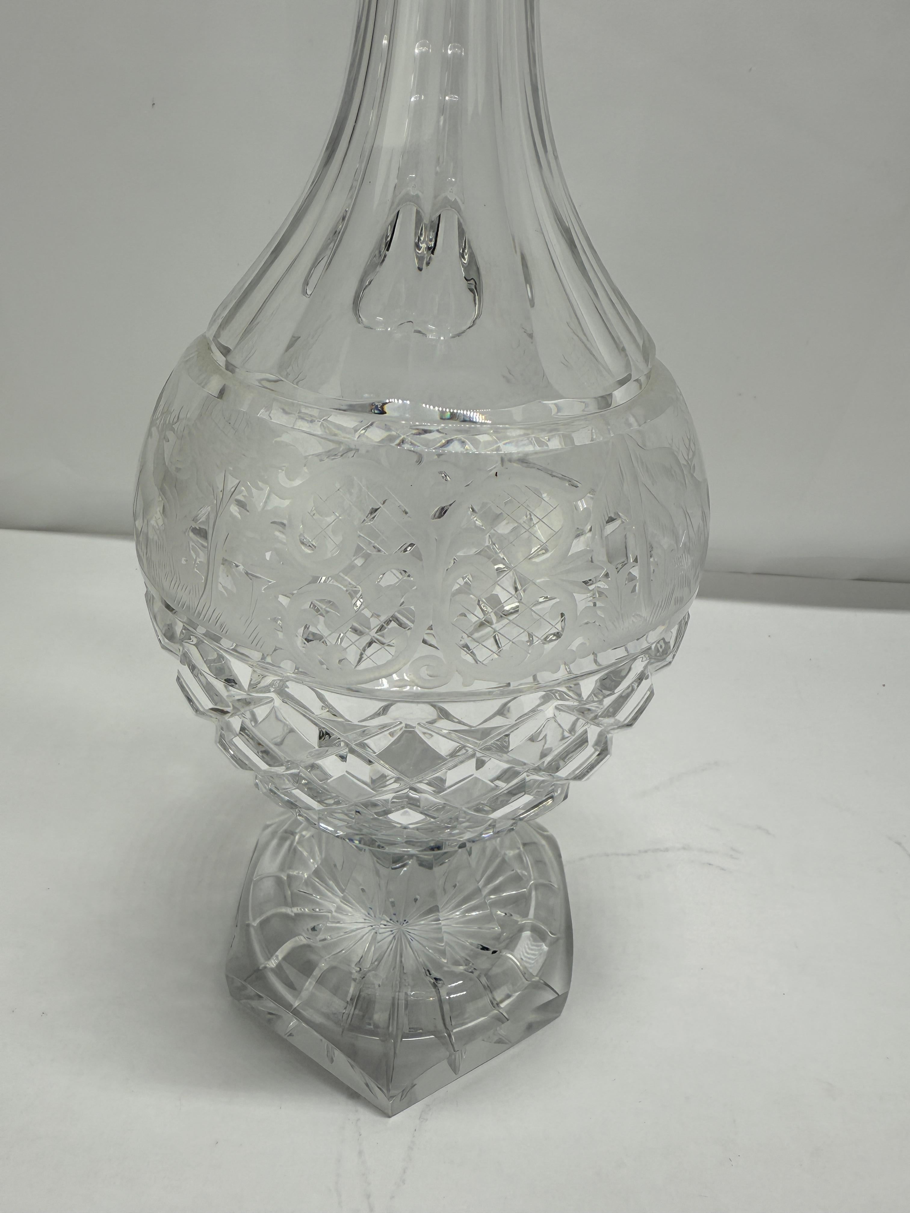 Aiguière en cristal de Claret, frise de jeux gravée à la roue, probablement Val Saint Lambert Bon état - En vente à Atlanta, GA