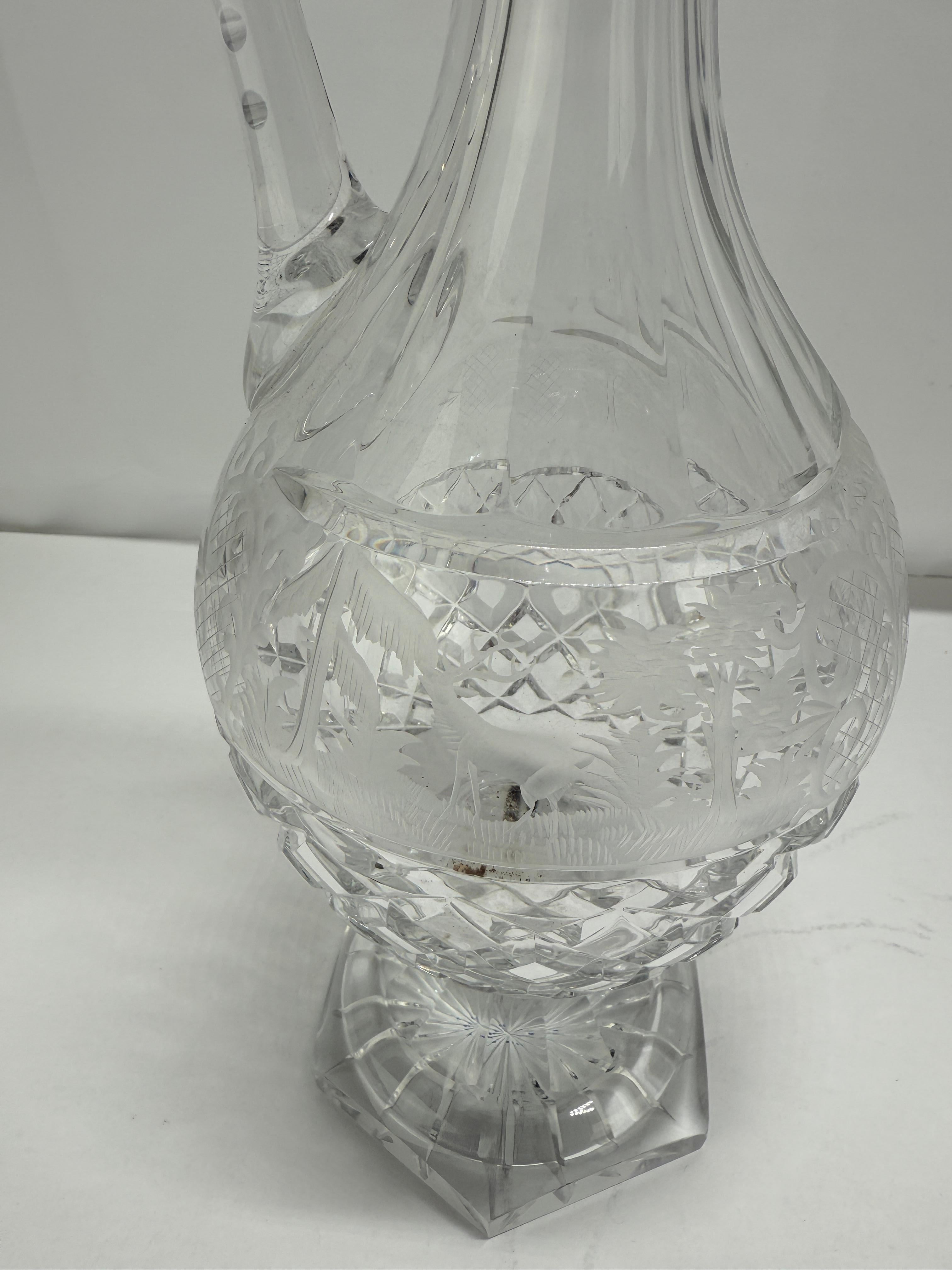 Cristal Aiguière en cristal de Claret, frise de jeux gravée à la roue, probablement Val Saint Lambert en vente