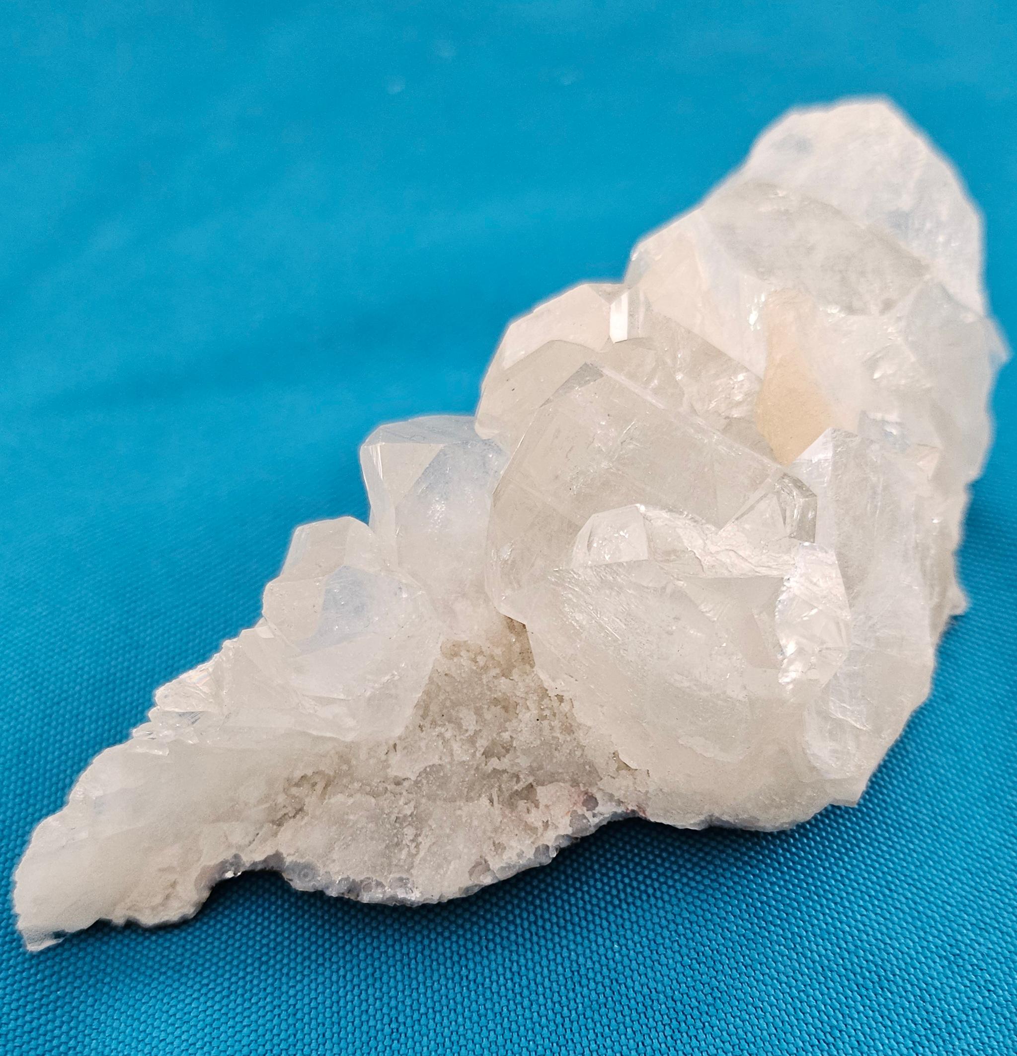 Crystal Cluster Natural Specimen Number 2 In Good Condition For Sale In Warrenton, OR