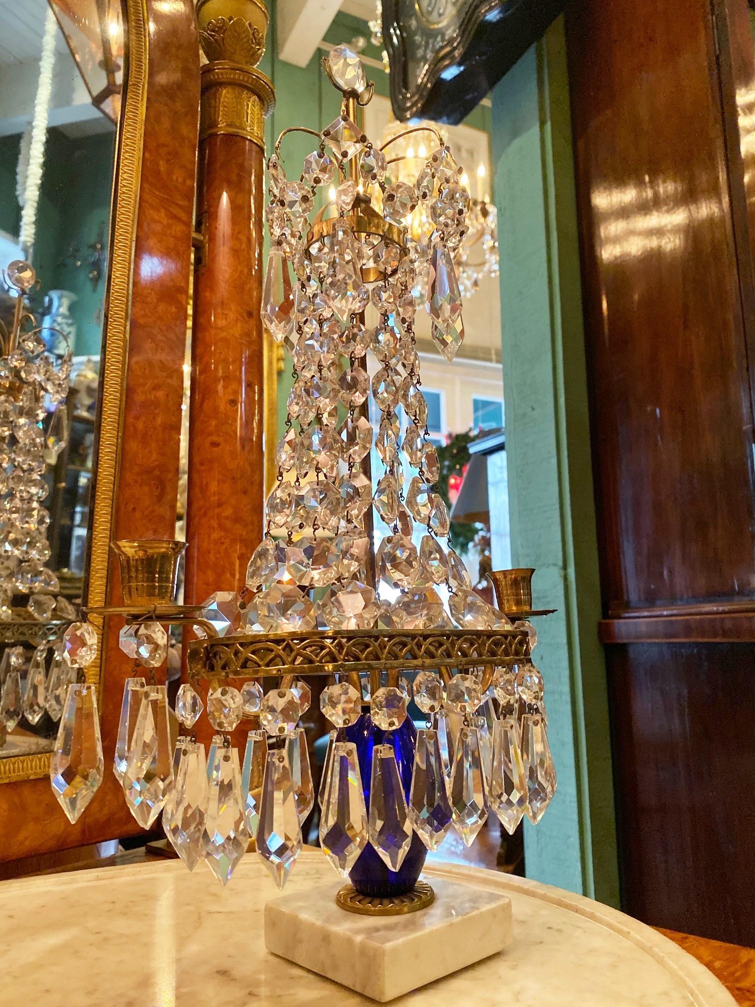 Candelabro Girandoles de Cristal Azul Cobalto y Luz de Bronce Dorado en venta 3