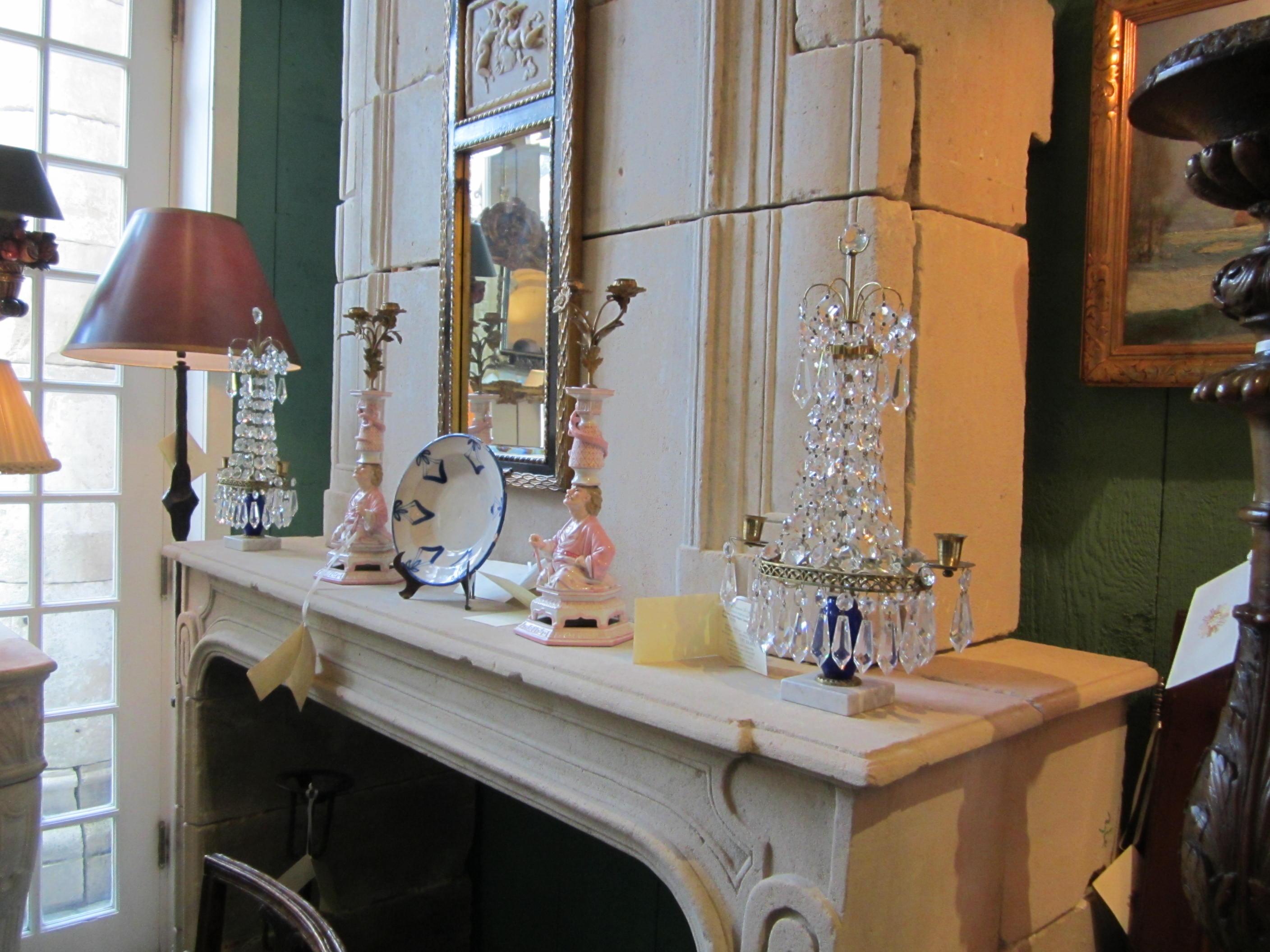 Candelabro Girandoles de Cristal Azul Cobalto y Luz de Bronce Dorado Hecho a mano en venta