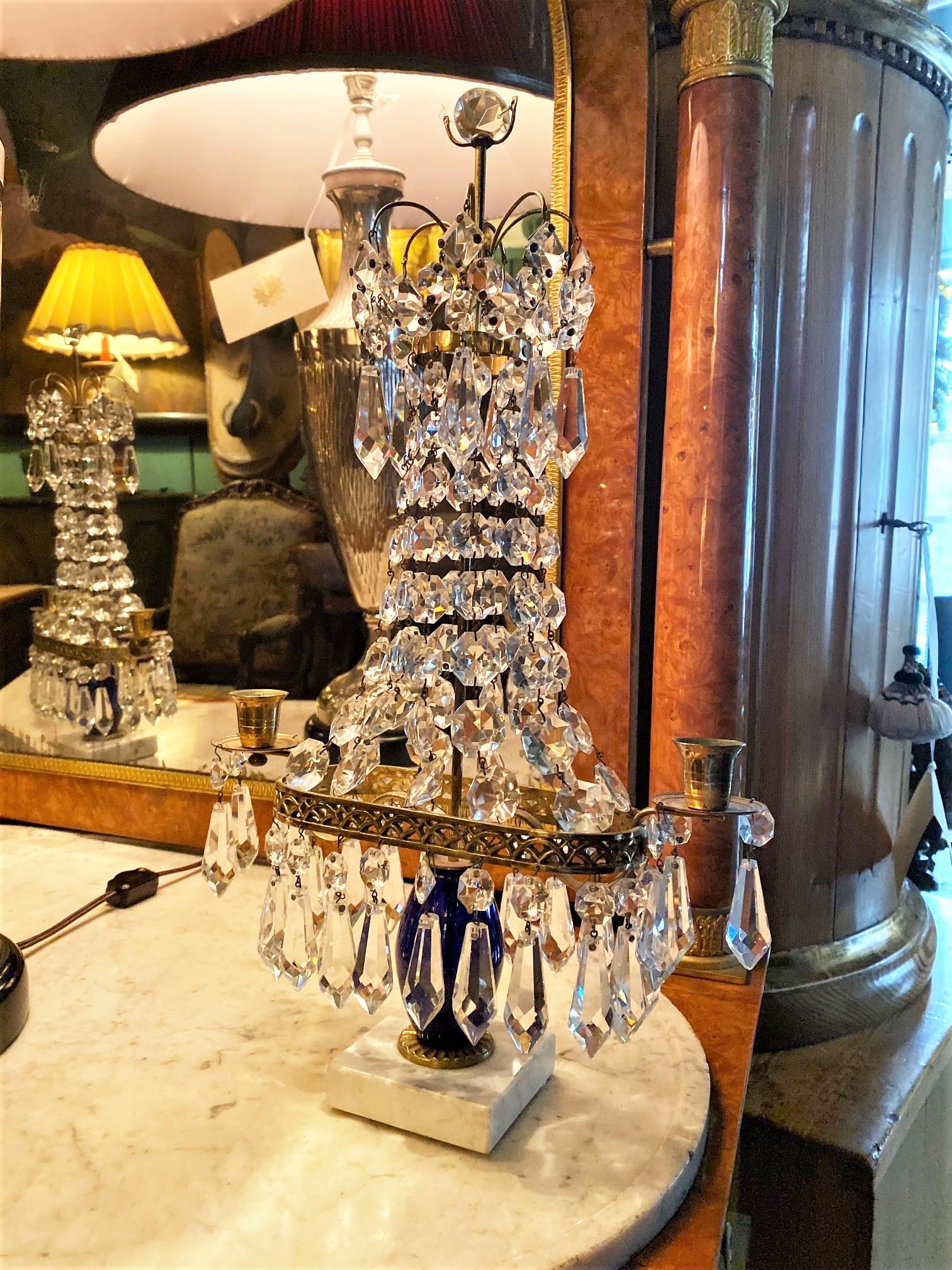 Candelabro Girandoles de Cristal Azul Cobalto y Luz de Bronce Dorado en Bueno estado para la venta en West Hollywood, CA