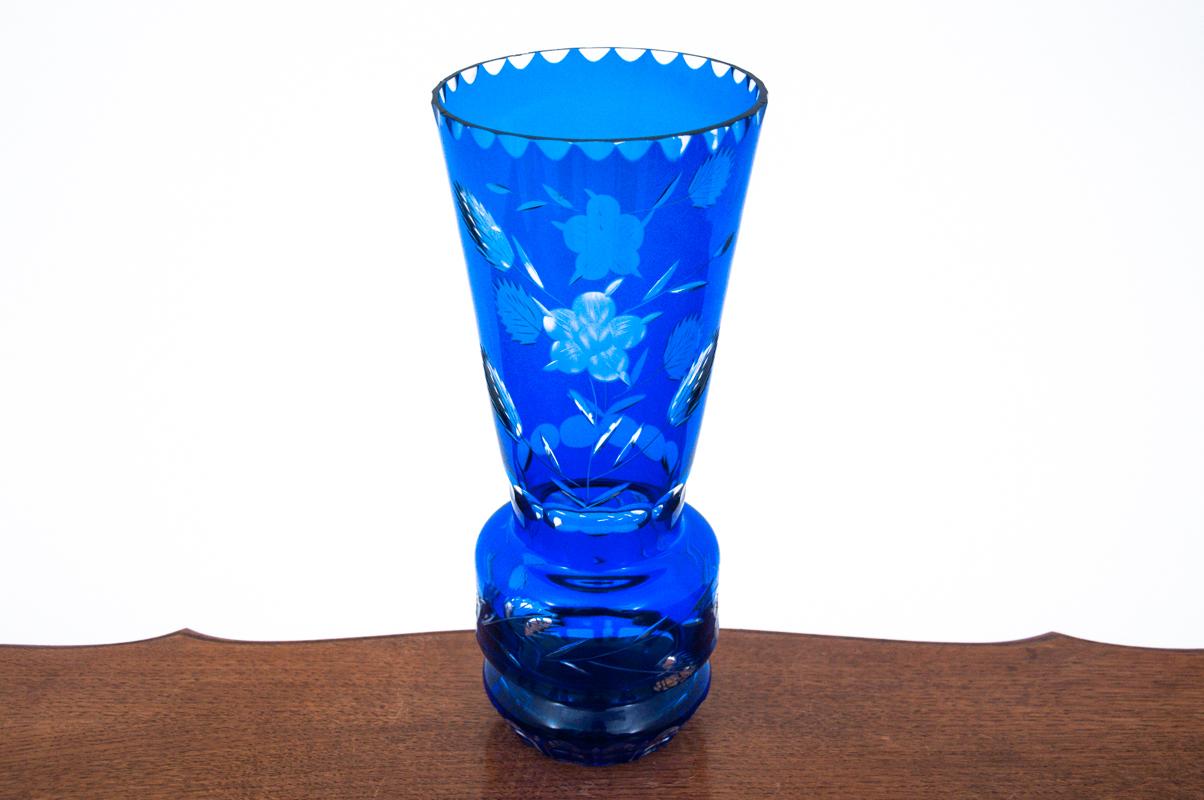 Crystal cobalt blue vase.

Made in Poland in the 1960s

Small nip in the edge plane

Very good condition

Measures: height 32cm, diameter 14cm.