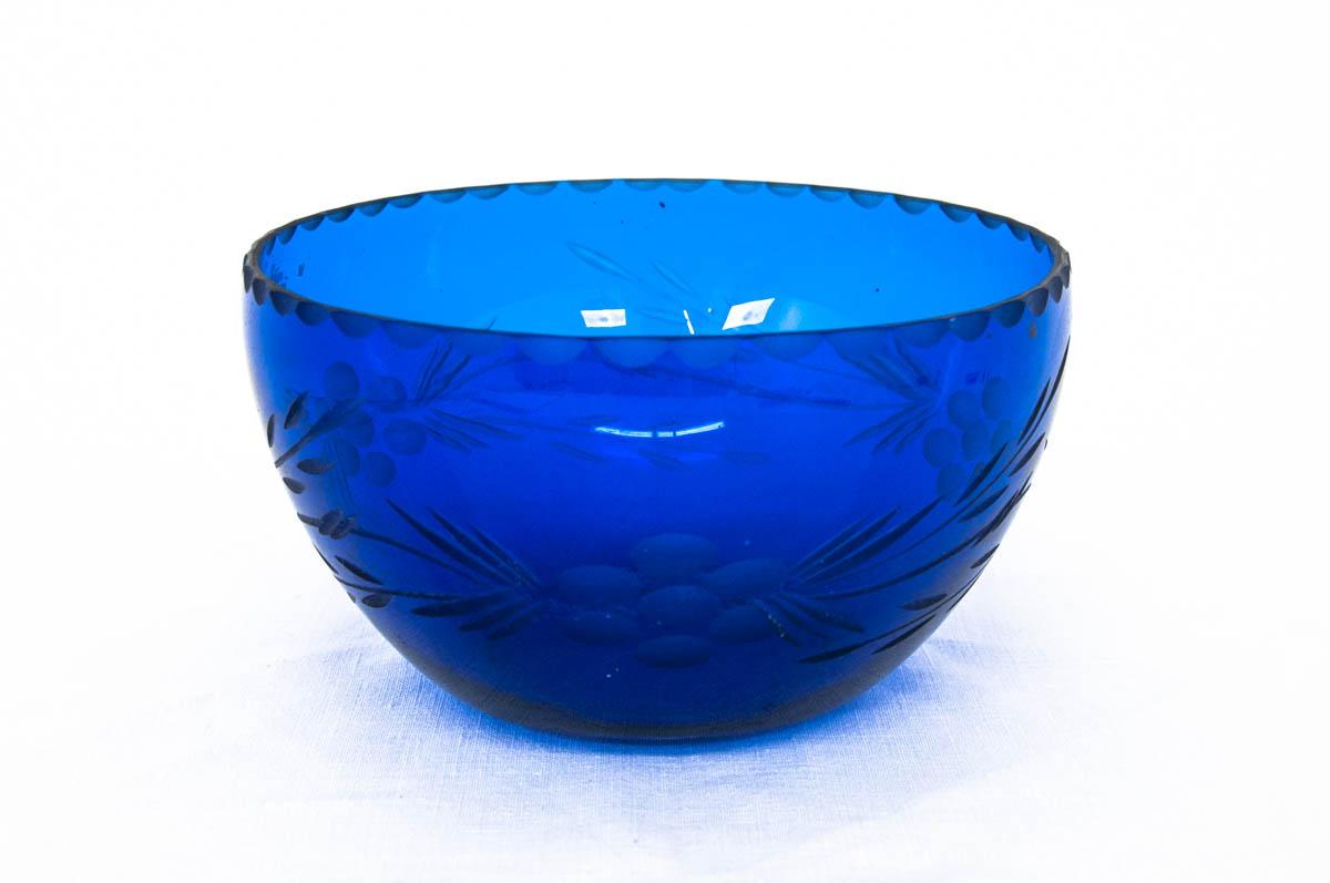 Crystal bowl, cobalt color.
Made in Poland.
Very good condition, no damage.
 
