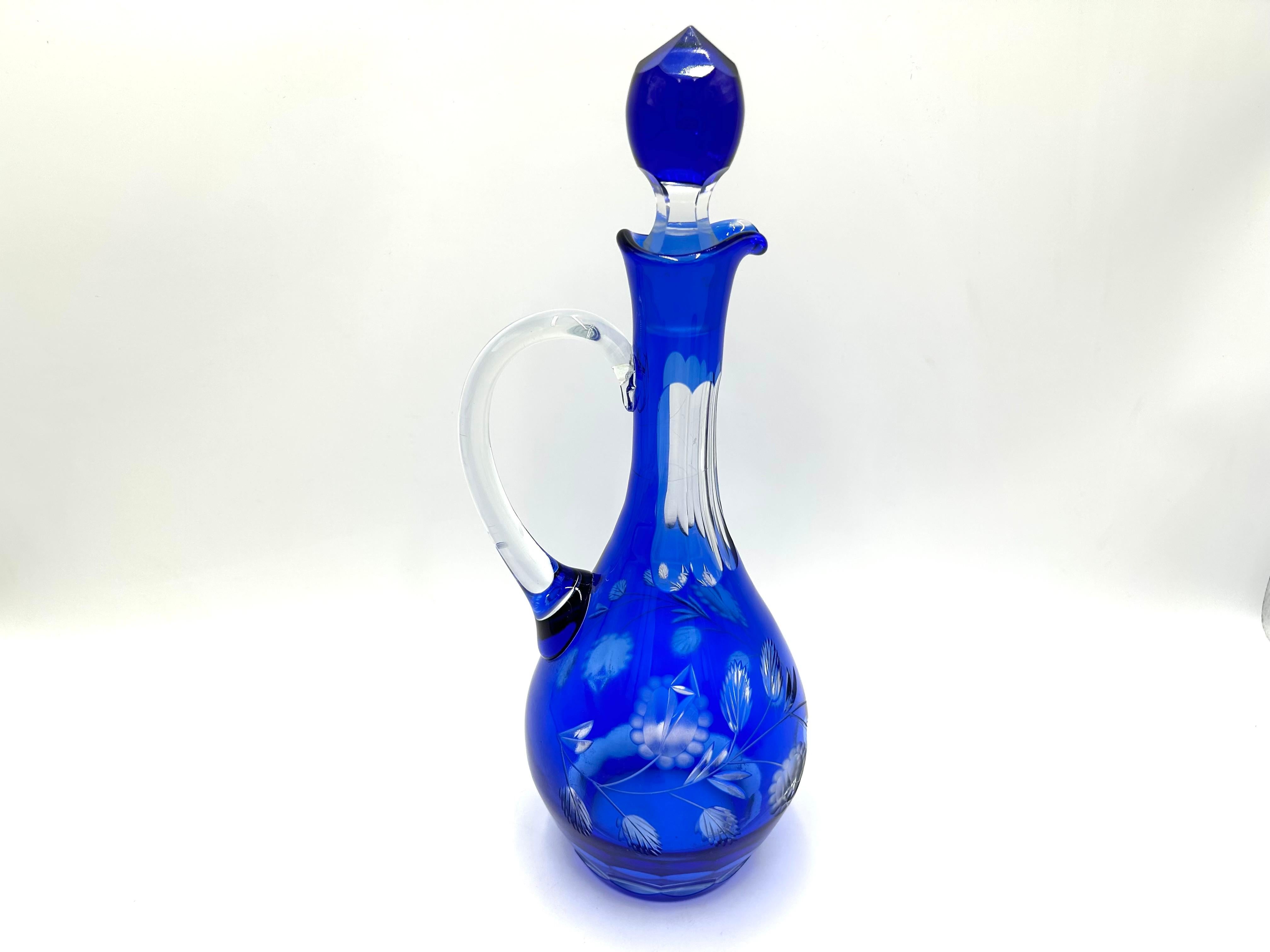 Crystal carafe in cobalt color decorated with cuts with a floral motif

Made in Poland in the 1960s.

Very good condition, no damage

height: 36cm, width 14cm, depth 13cm