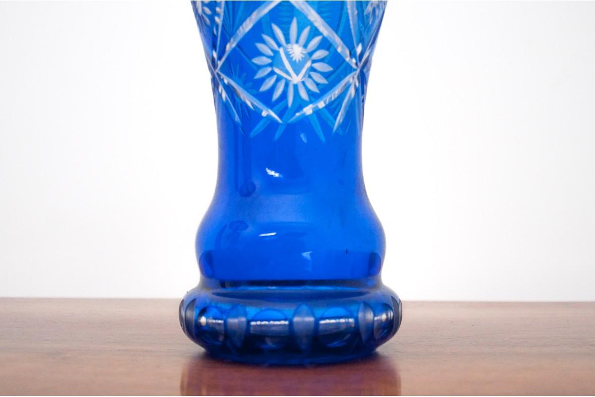 Cobalt colored crystal vase.

Made in Poland during the communist era.

Very good condition, no damage.
 