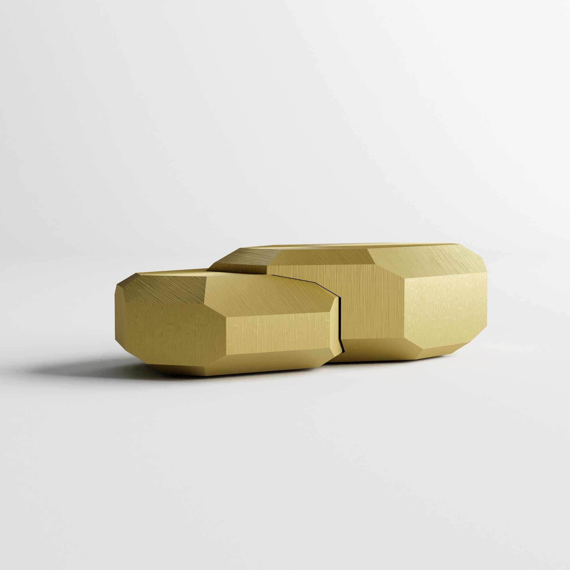 Crystal coffee table by Kasadamo and Pant, french artist - gold version : This masterpiece is developed in 3D print with bio sourced materials in collaboration with Pant (french artist). This facet design plays with lighting and allows us to reflect