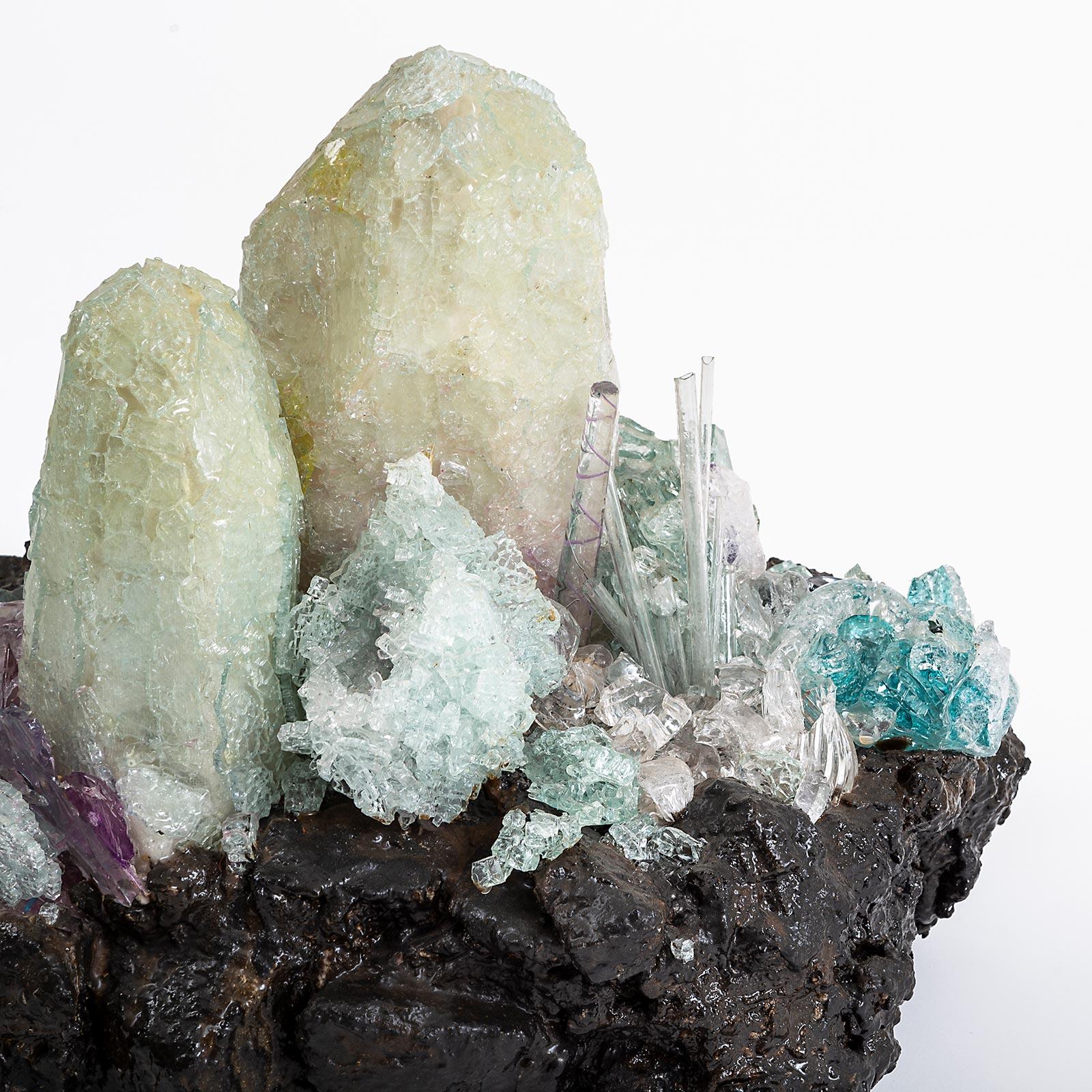 Kristallkristall-Tropfenleuchte aus mehrfarbigem Glas, Holz und Harz von Von Pelt Atelier (Deutsch) im Angebot